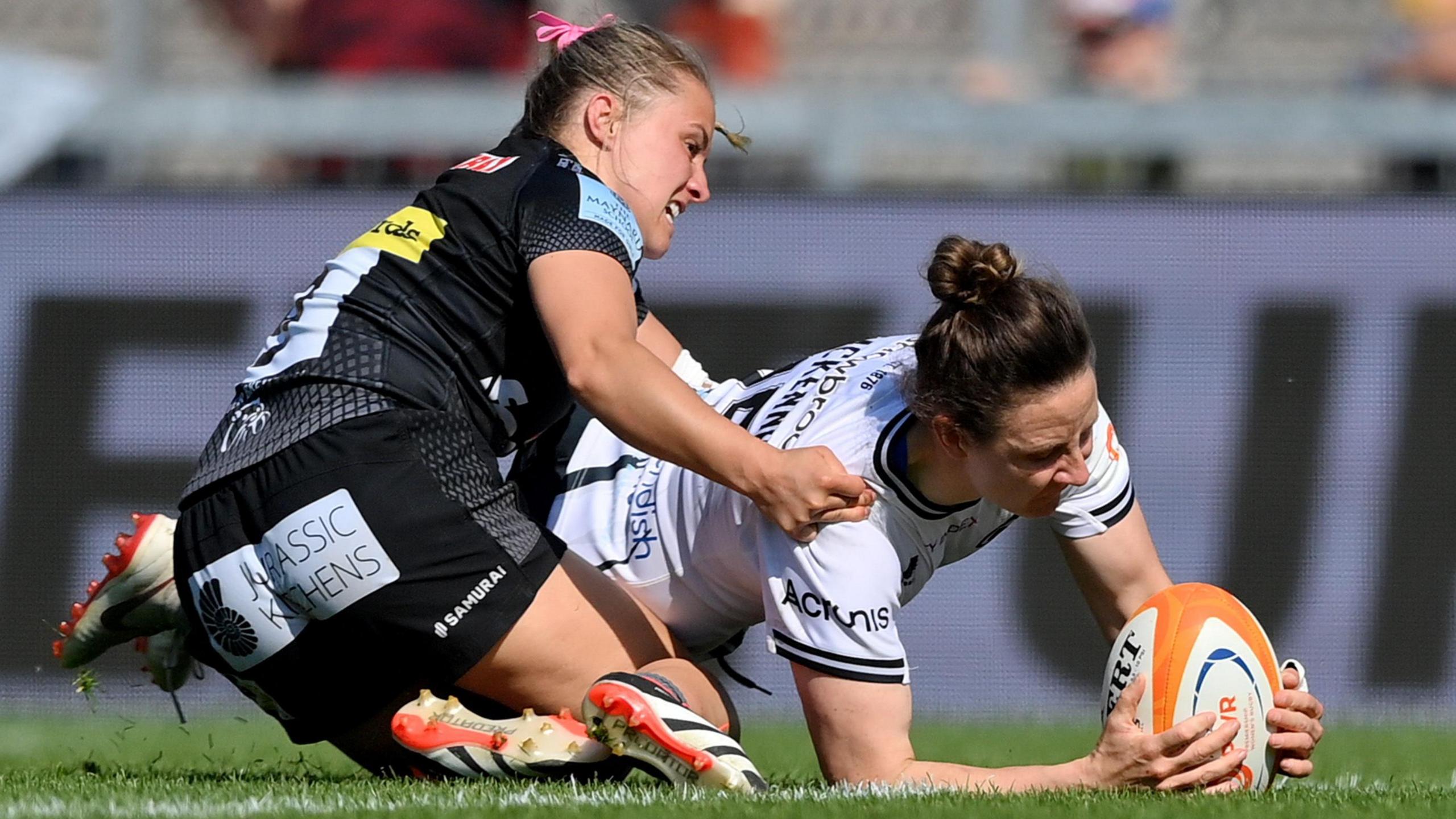 Sarah McKenna scores a try for Saracens against Exeter