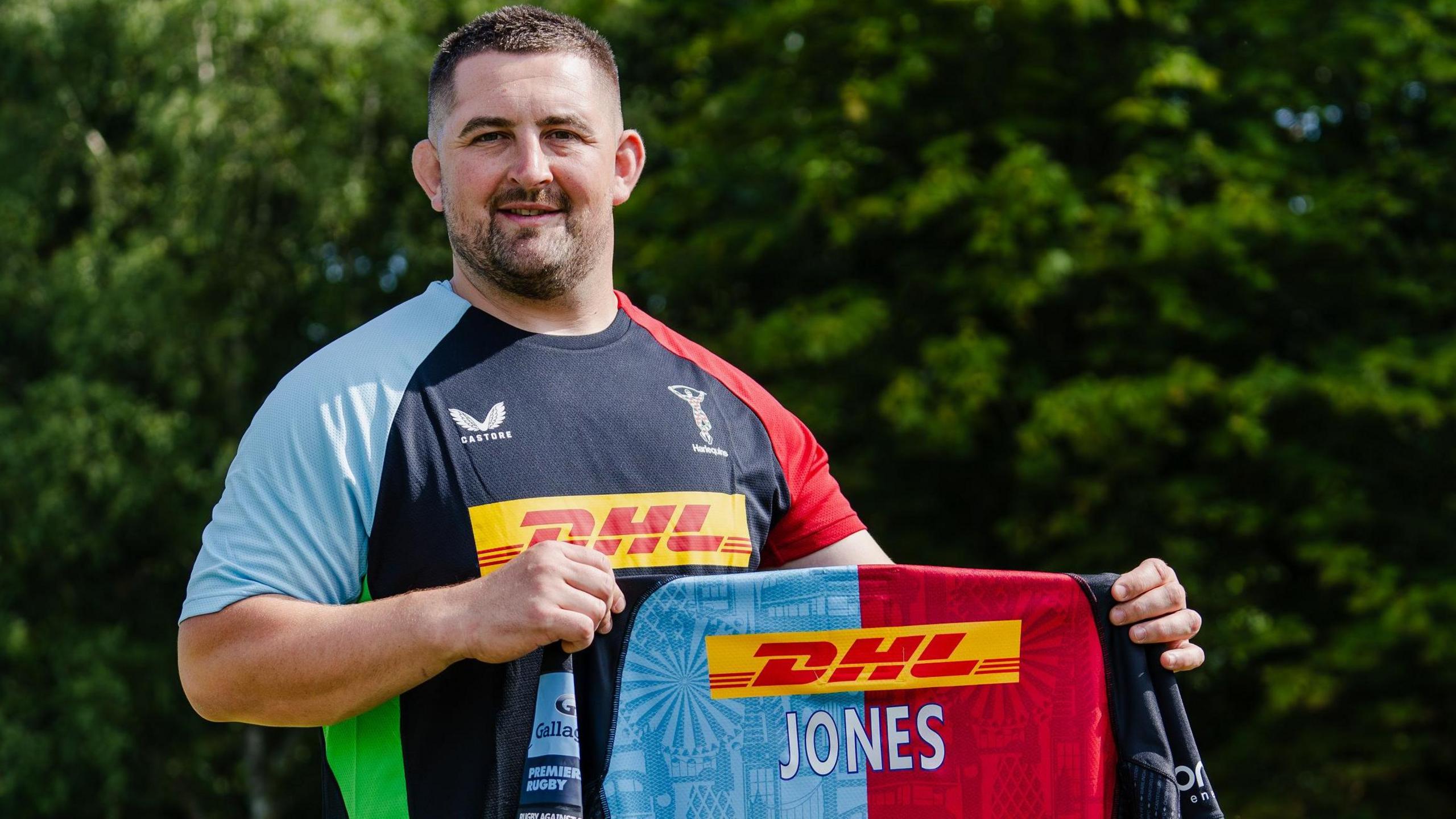 Wyn Jones with Harlequins shirt