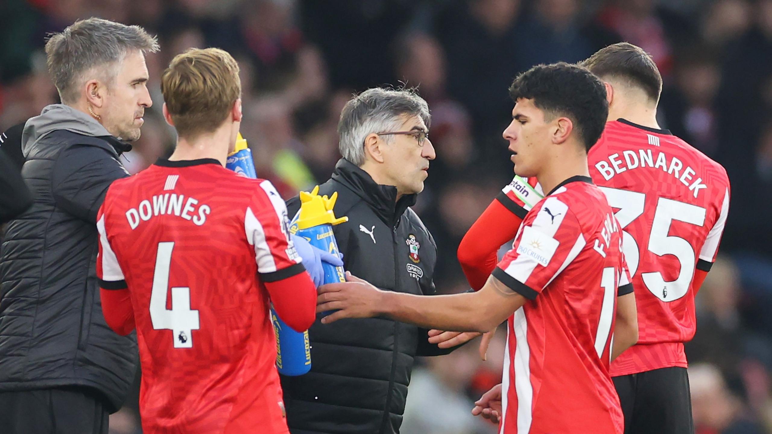 Ivan Juric speaks to his players