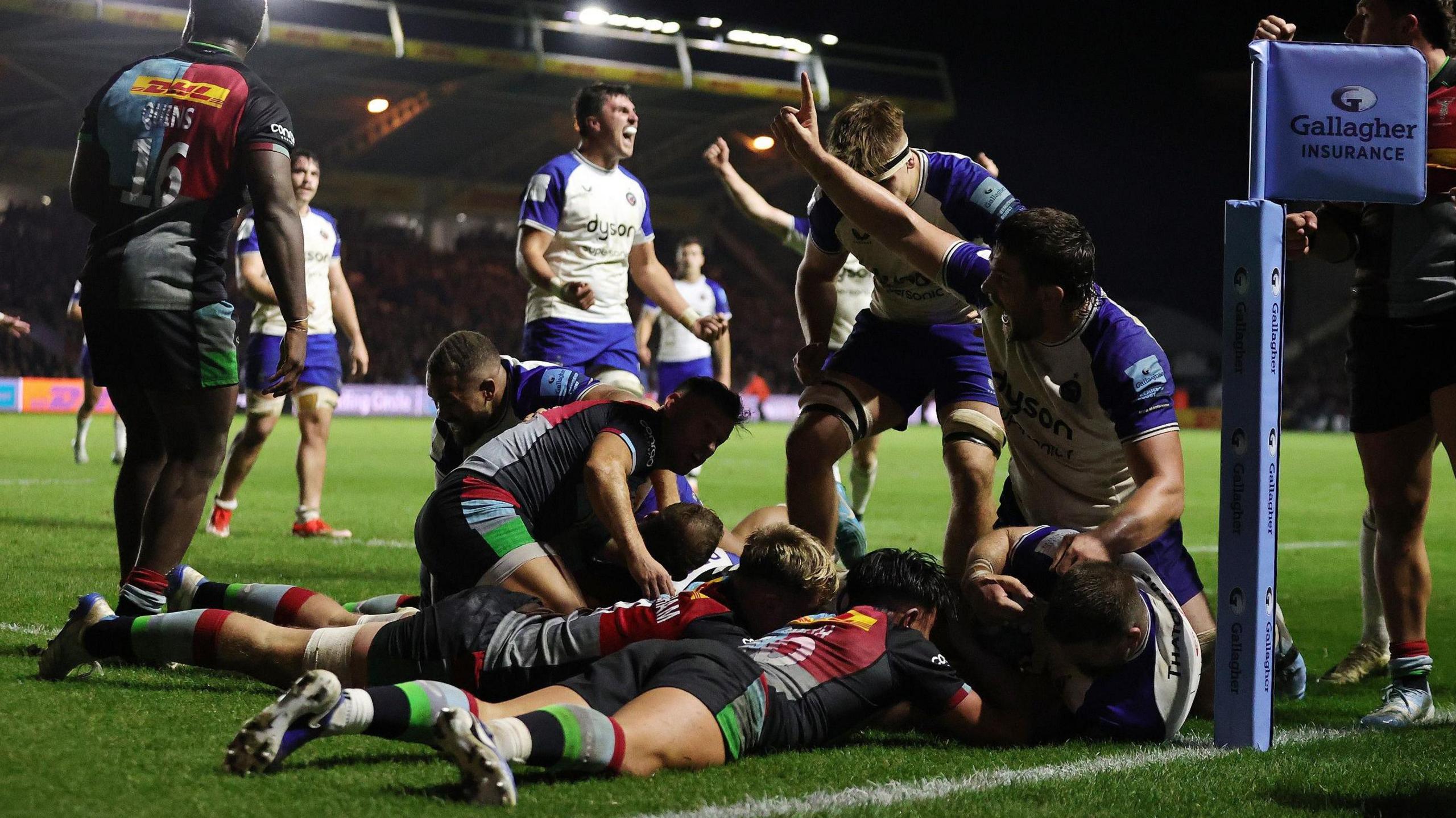 Francois van Wyk scores for Bath