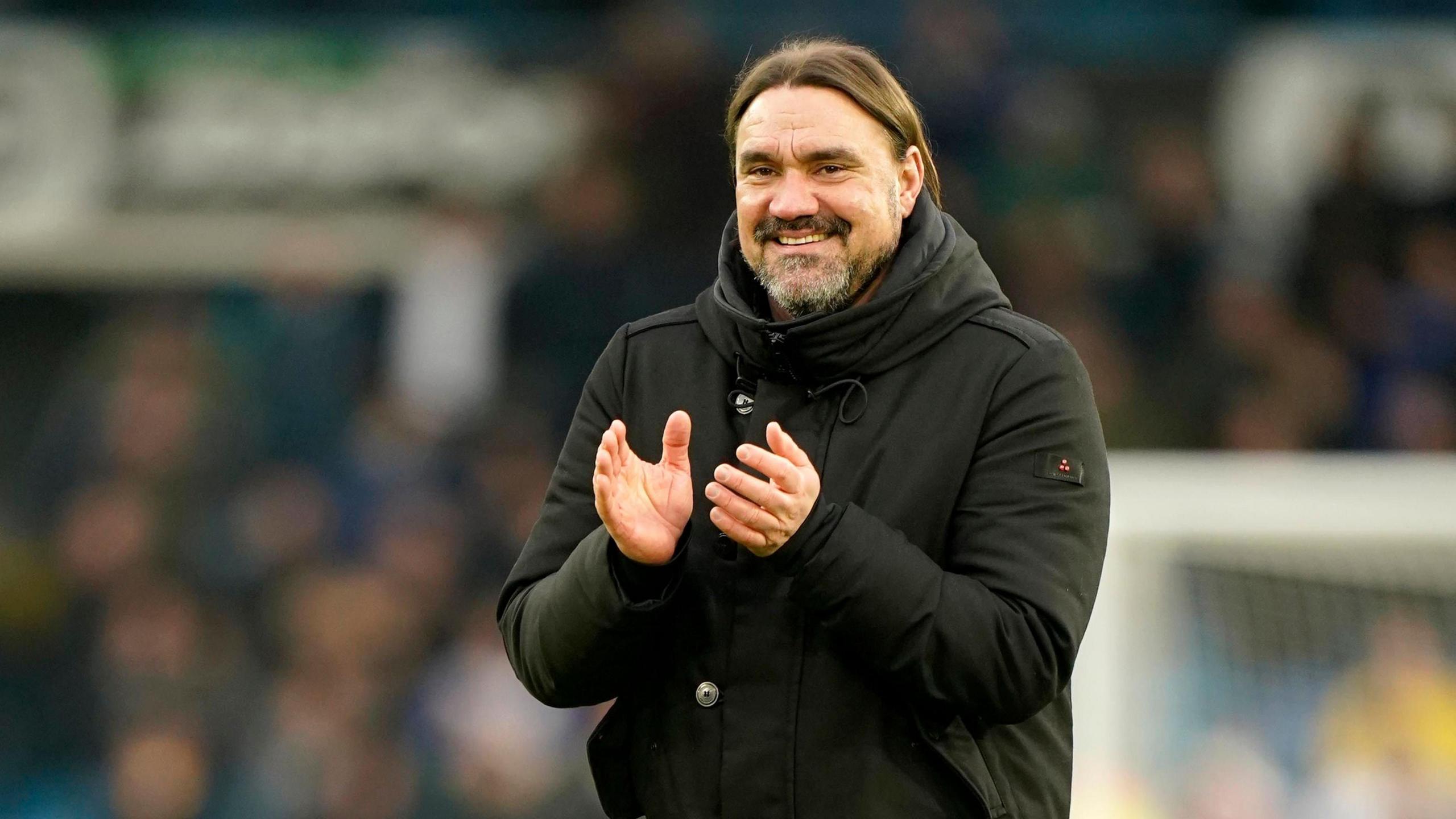 Daniel Farke applauds the Leeds fans