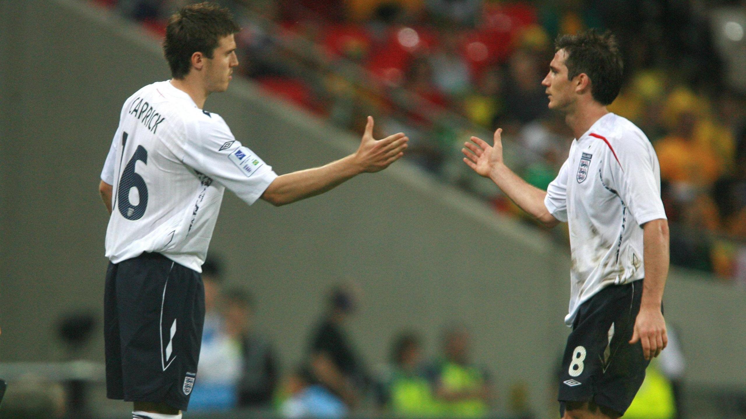 Michael Carrick replaces Frank Lampard during an England game in 2007
