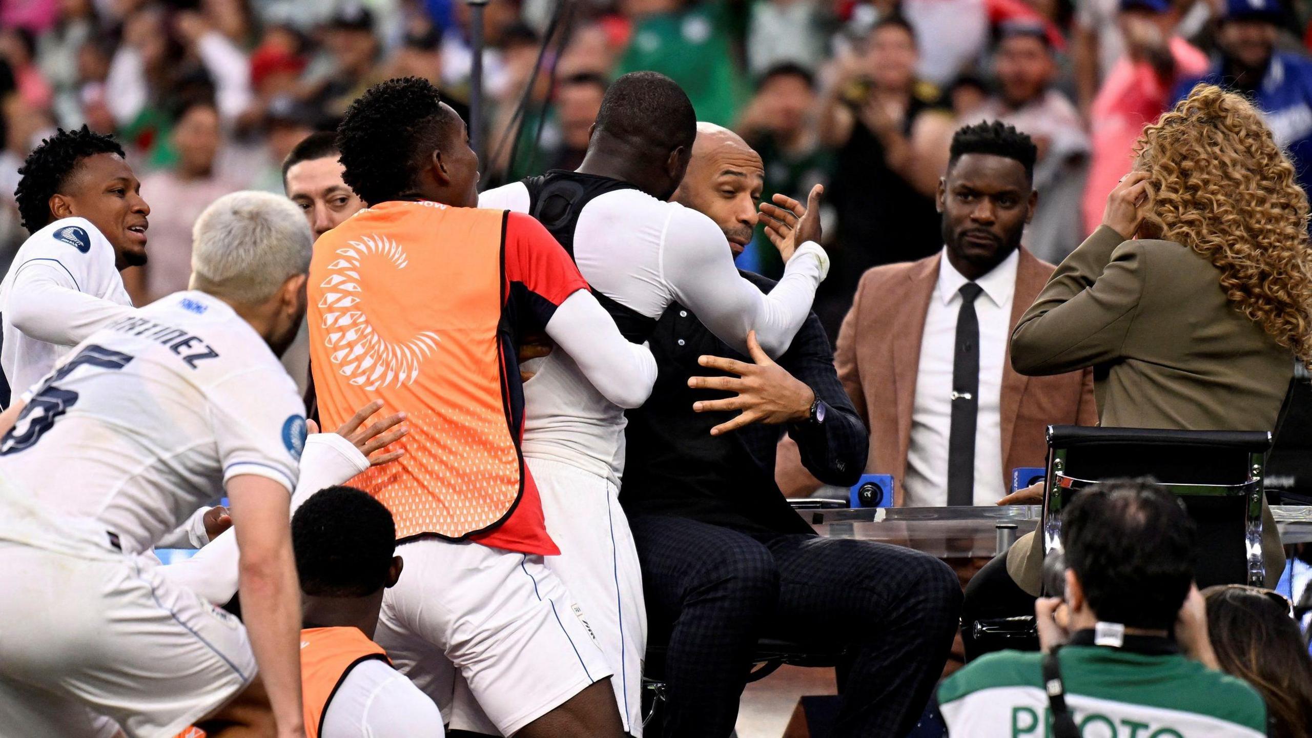 Thierry Henry and Panama players