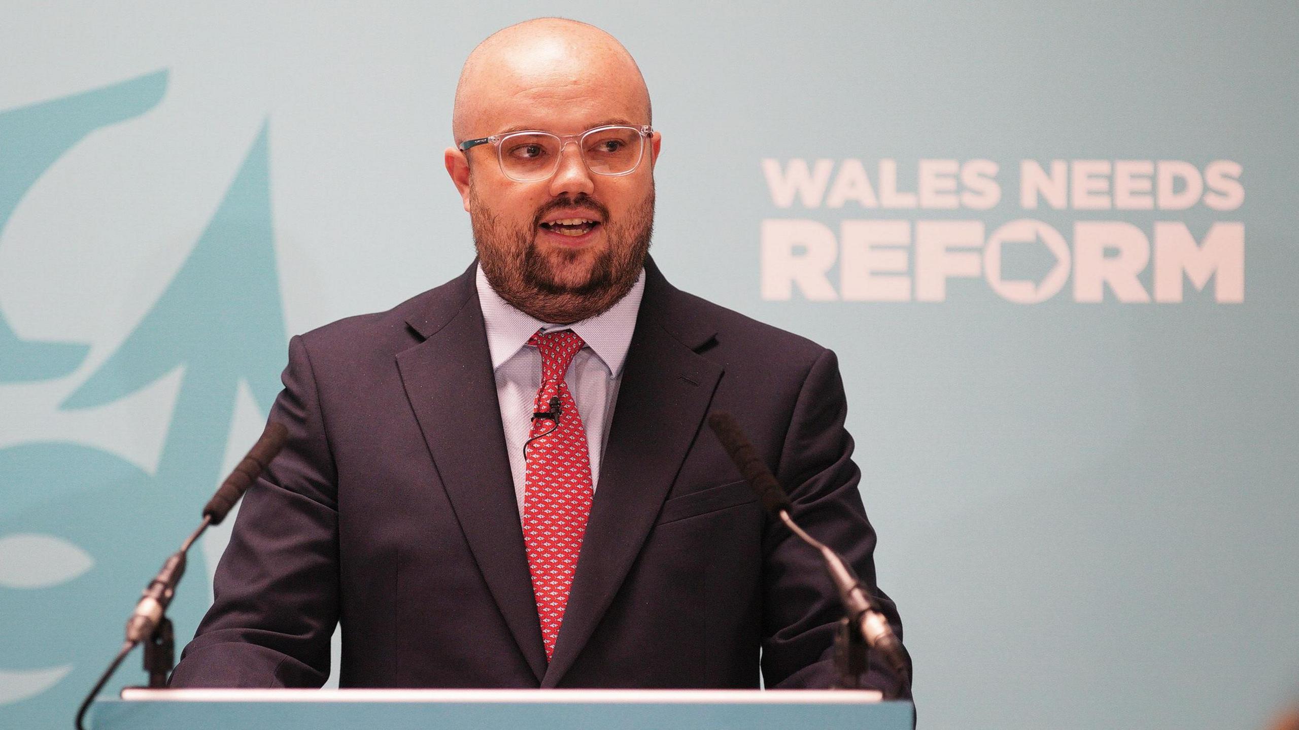 Llŷr Powell