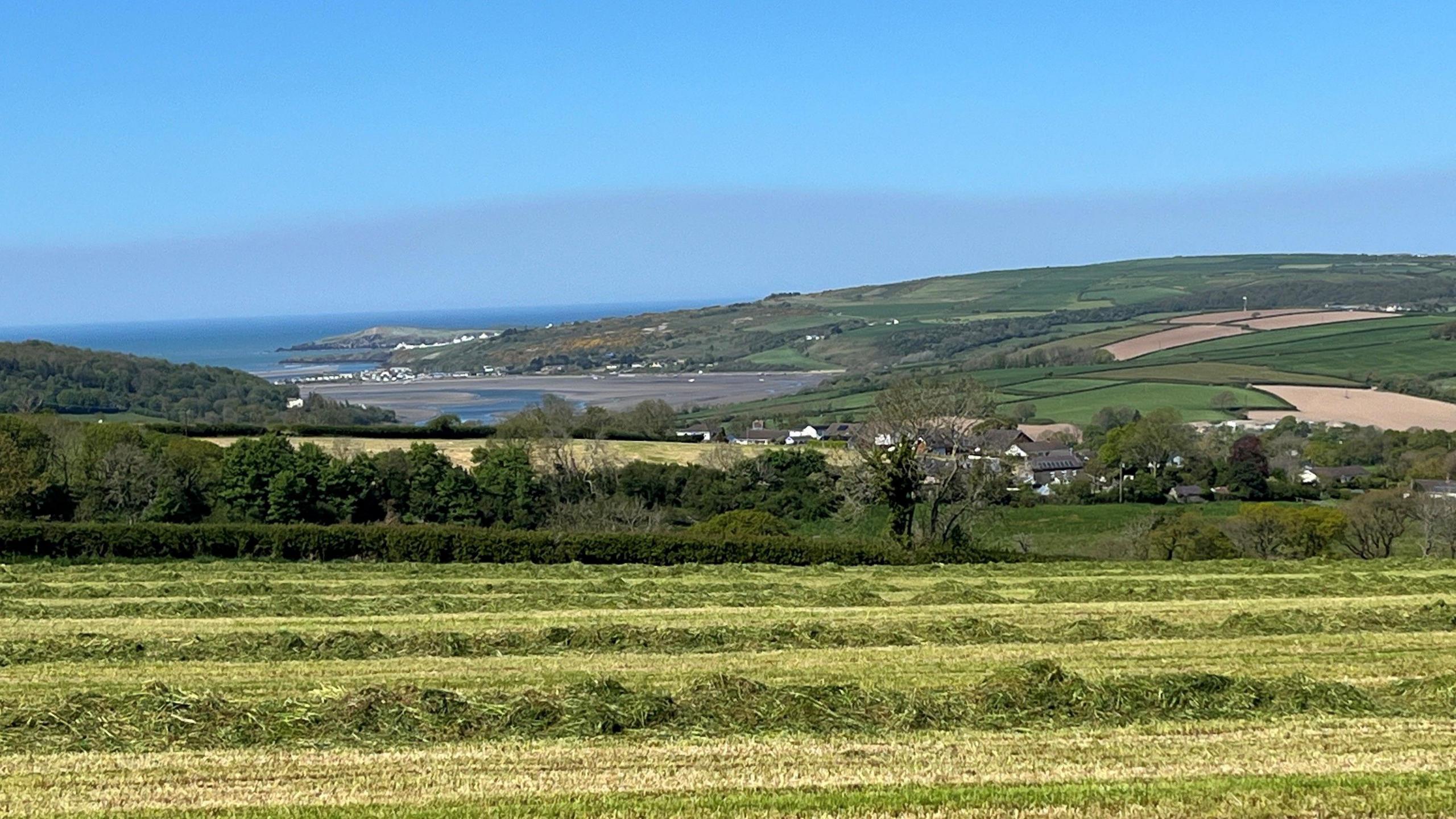 Yr arfordir ger Aberteifi 