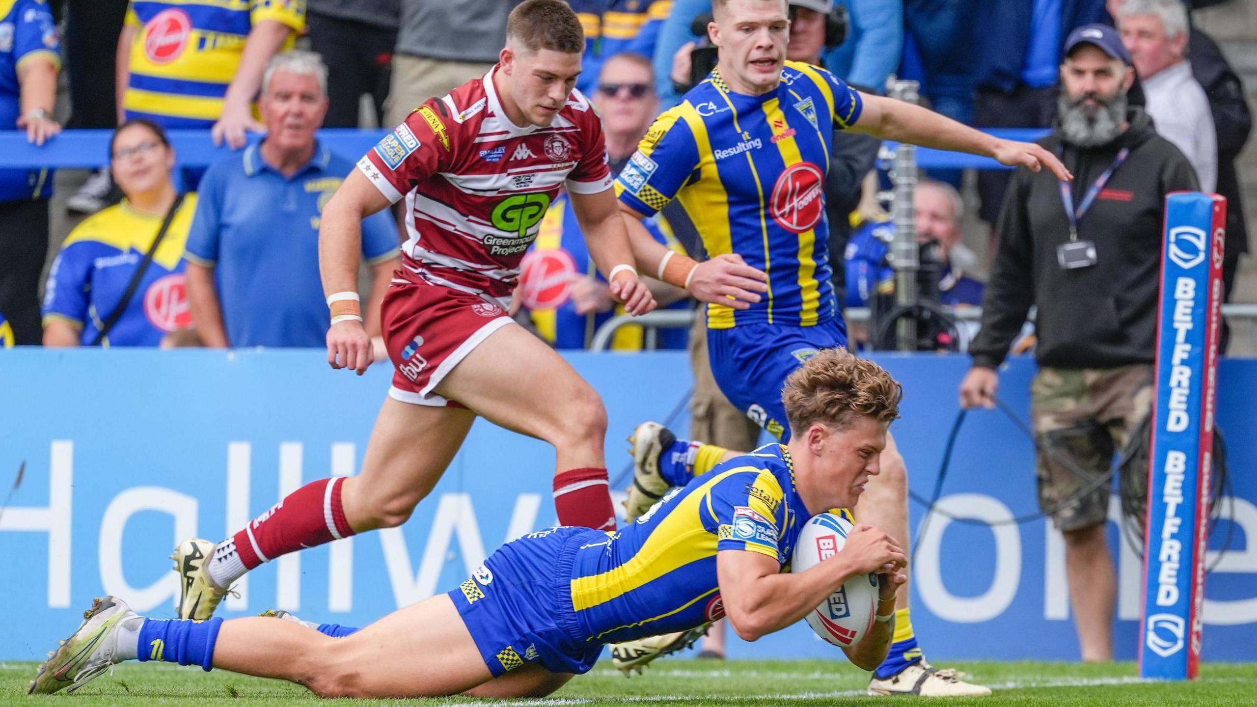 Arron Lindop scores for Warrington Wolves against Wigan Warriors 