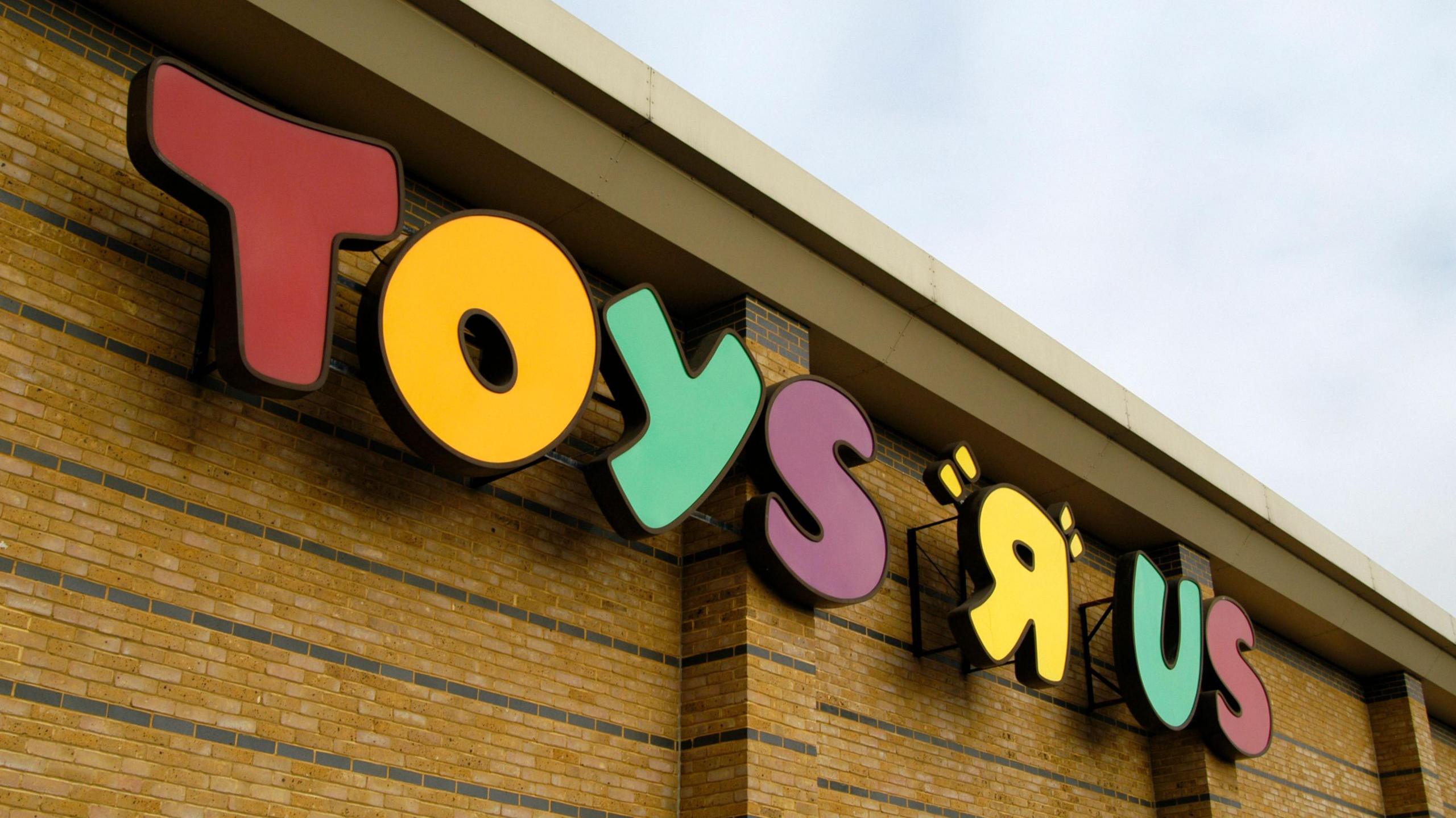 Toys R Us signage