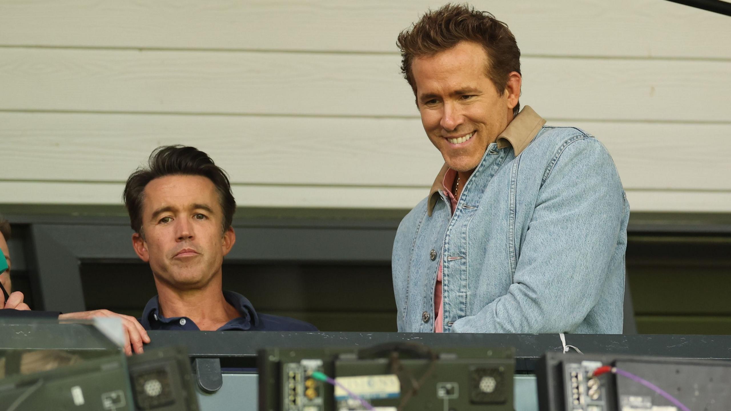 Wrexham co-owners Rob McElhenney (L) and Ryan Reynolds