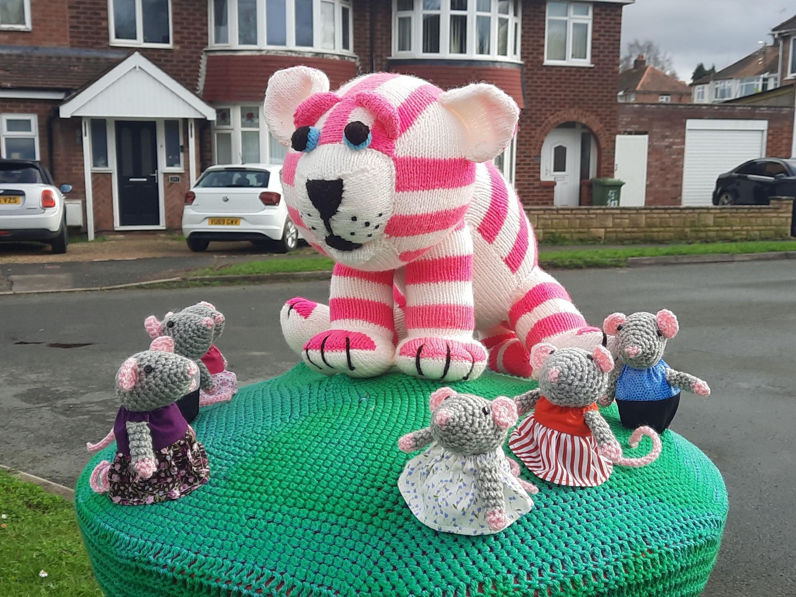 Bagpuss postbox topper