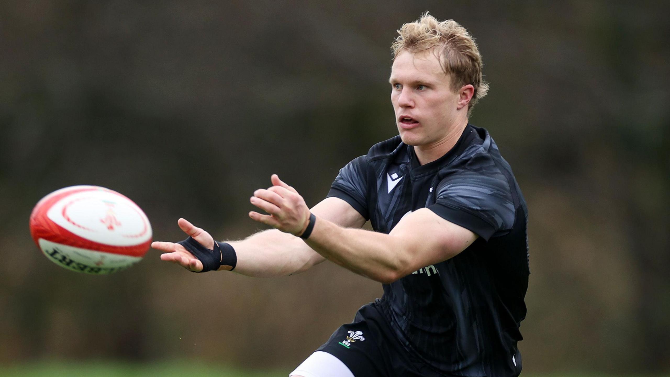 Scarlets wing Blair Murray in Wales training