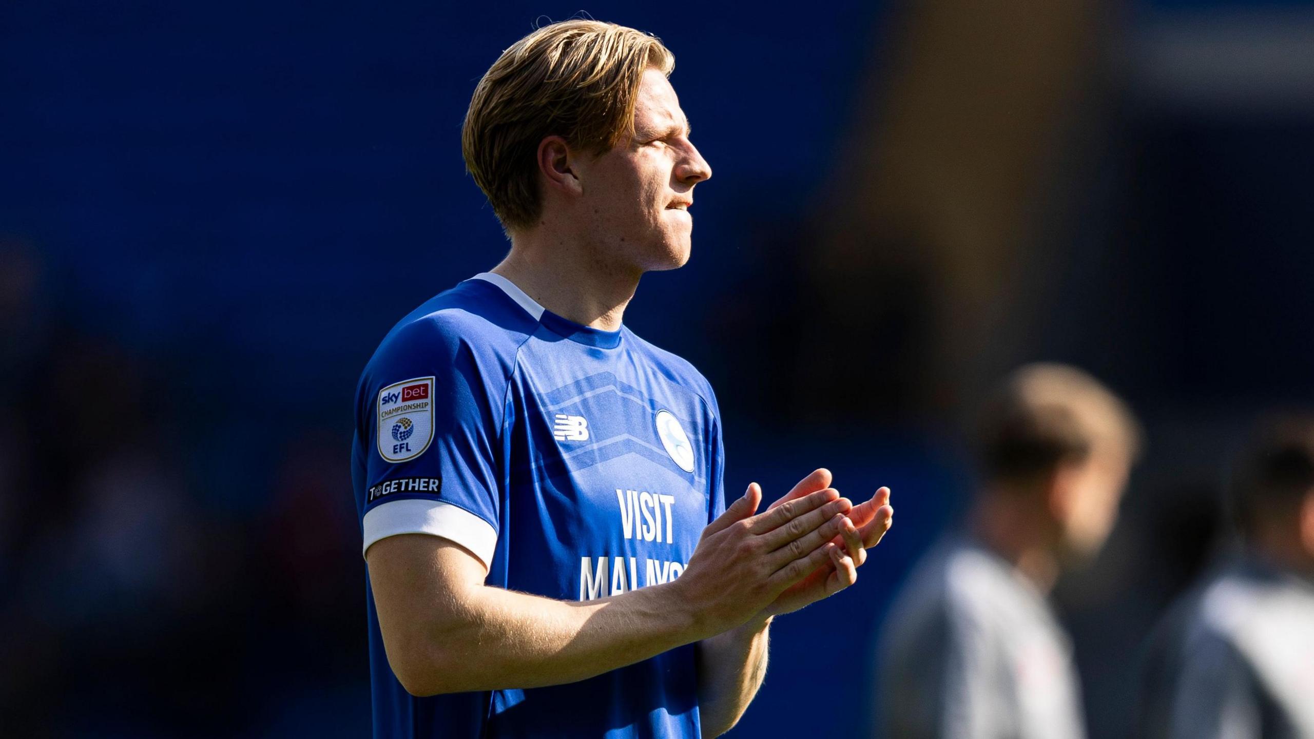 Jesper Daland applauds