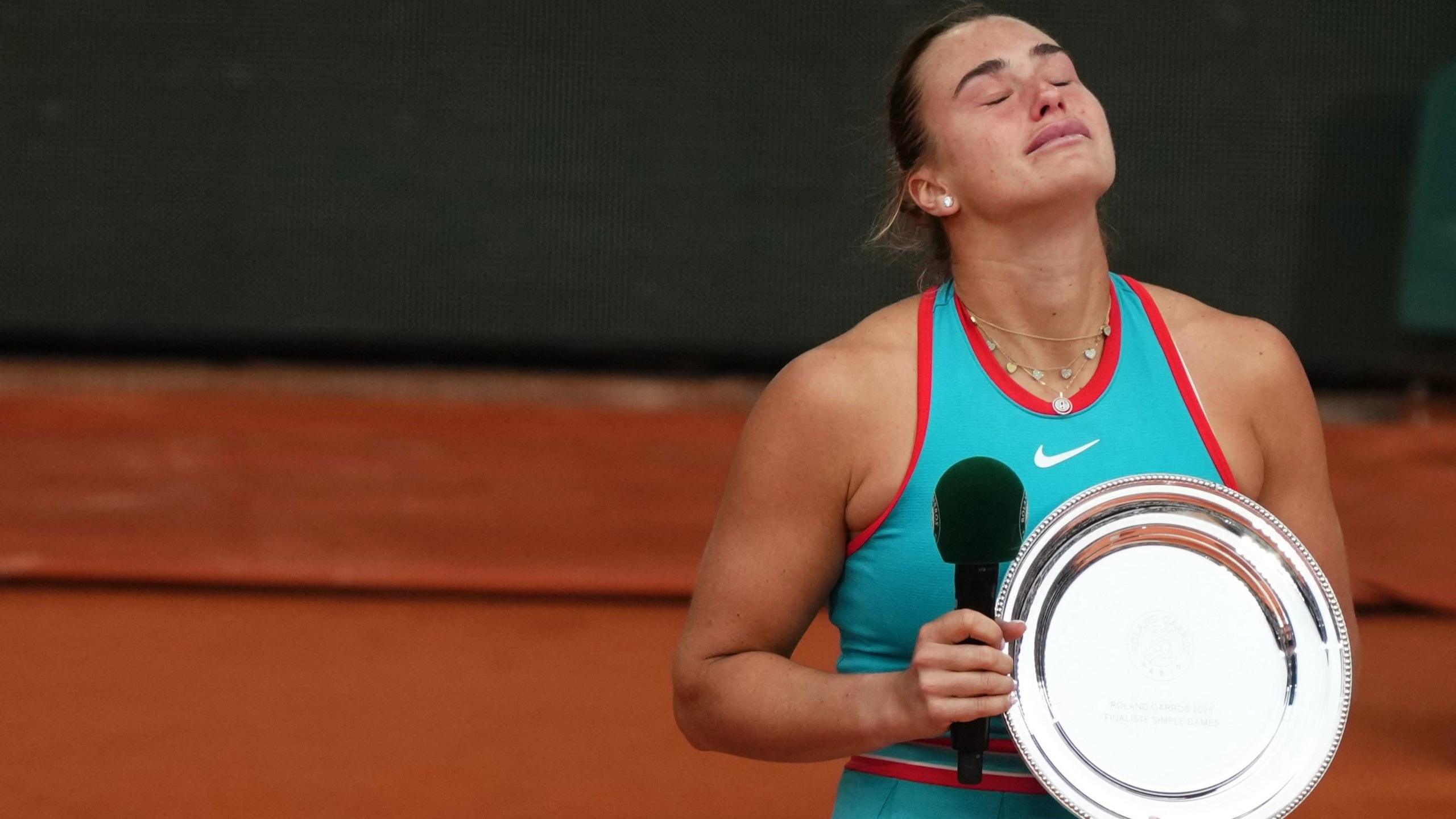 Aryna Sabalenka with the French Open runners-up trophy