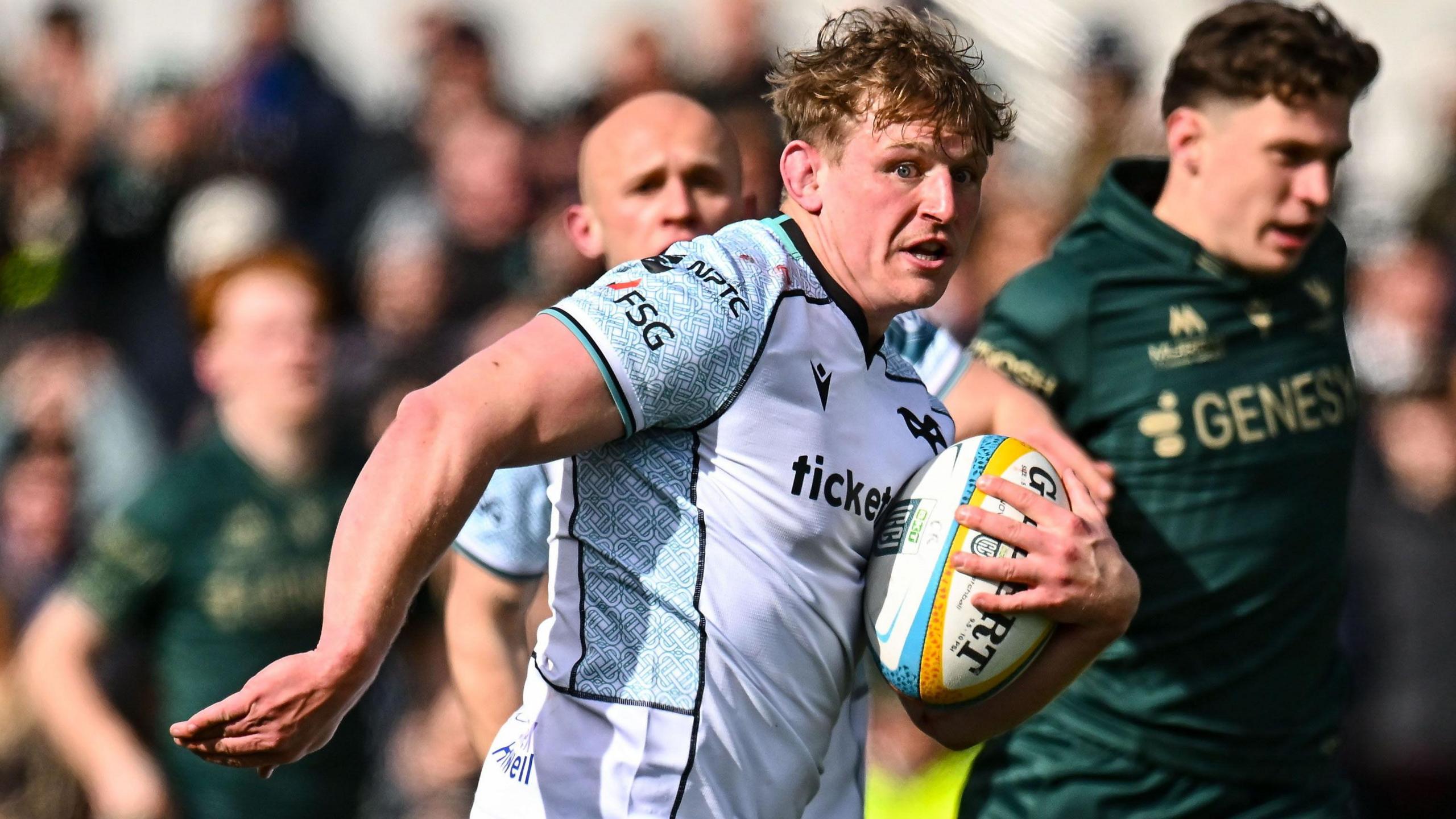 Jac Morgan carries the ball for Ospreys against Connacht