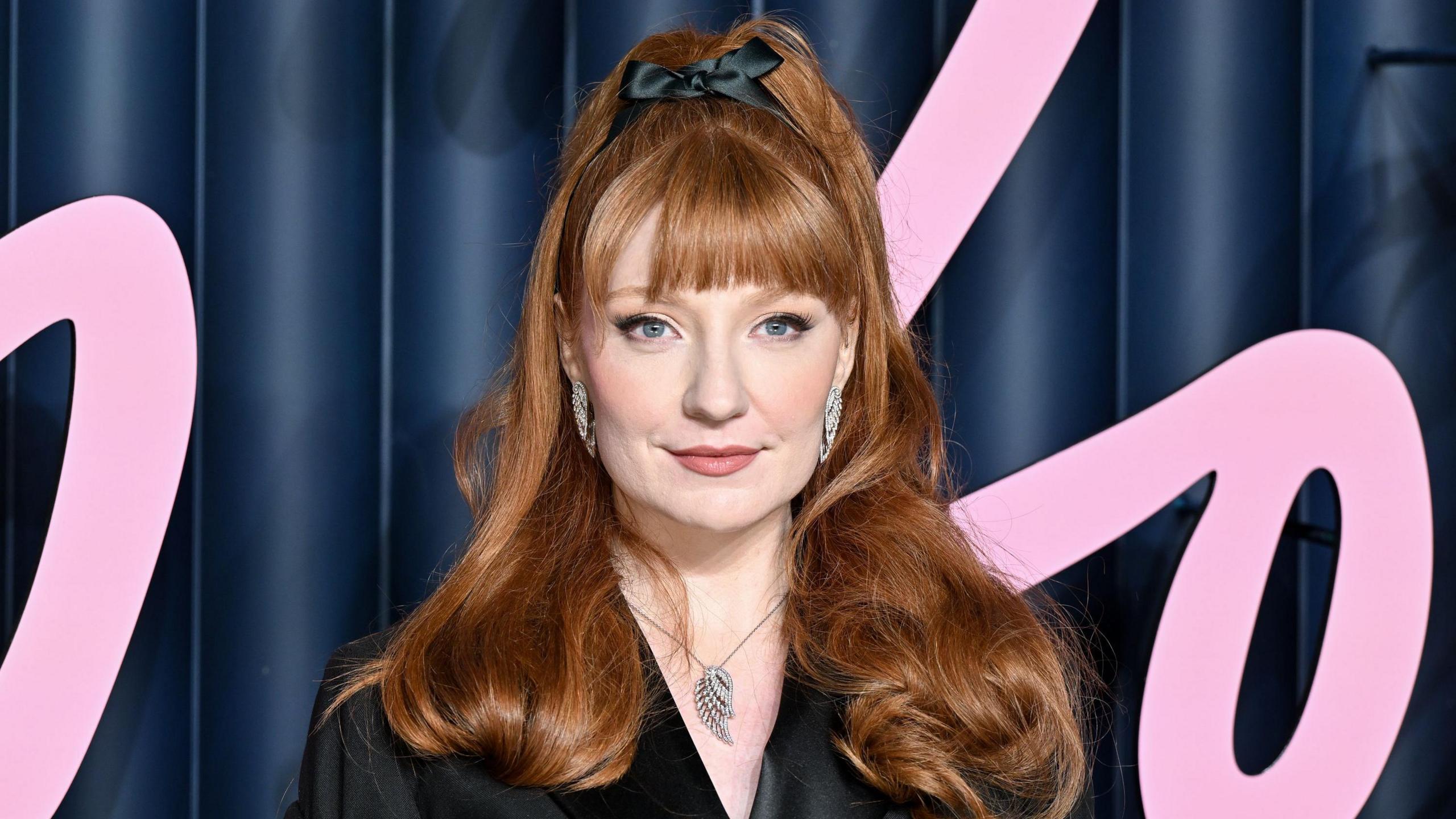 Girls Aloud star Nicola Roberts announces birth of baby girl - BBC News