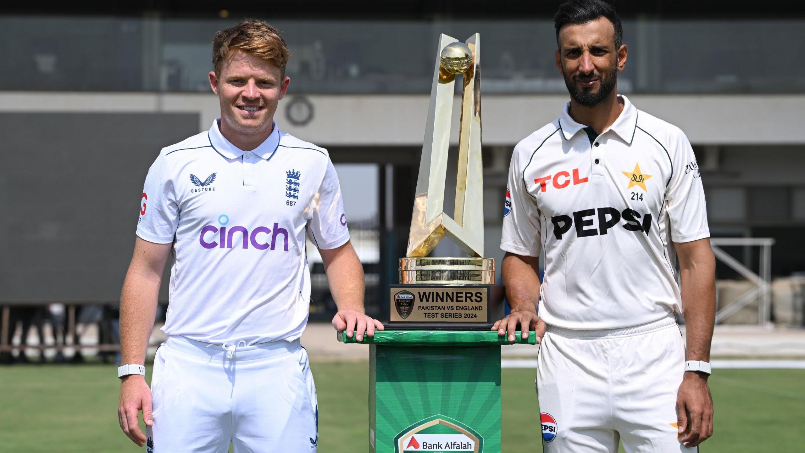 Stand-in England captain Ollie Pope and Pakistan skipper Shan Masood with the series trophy ahead of the first Test