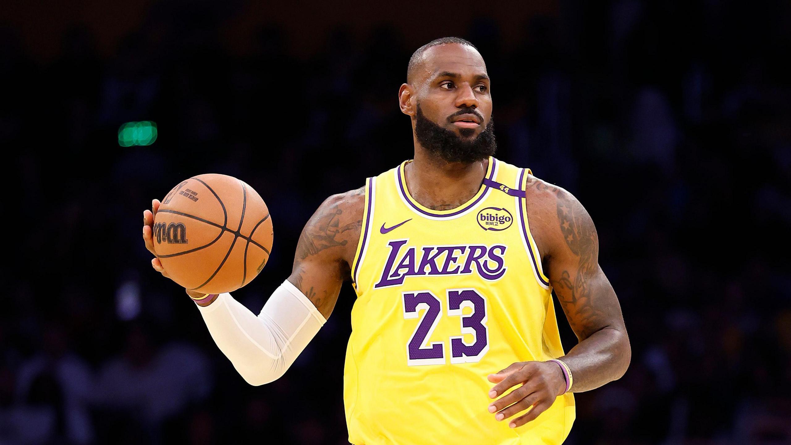 NBA LeBron James makes history as LA Lakers lose to Cleveland Cavaliers BBC Sport