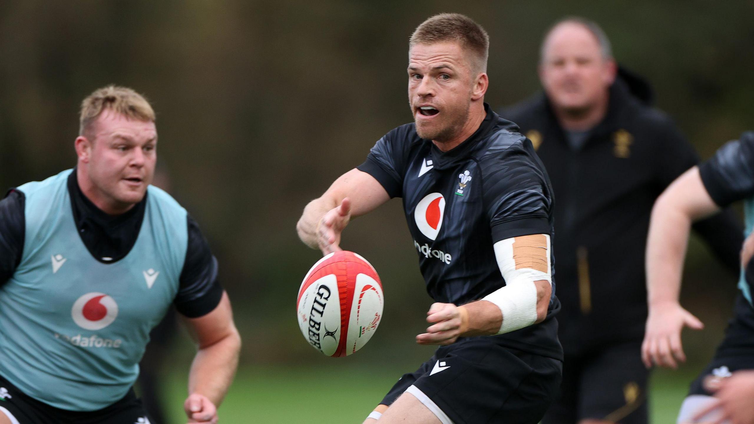 Gareth Anscombe has played for Cardiff and Ospreys