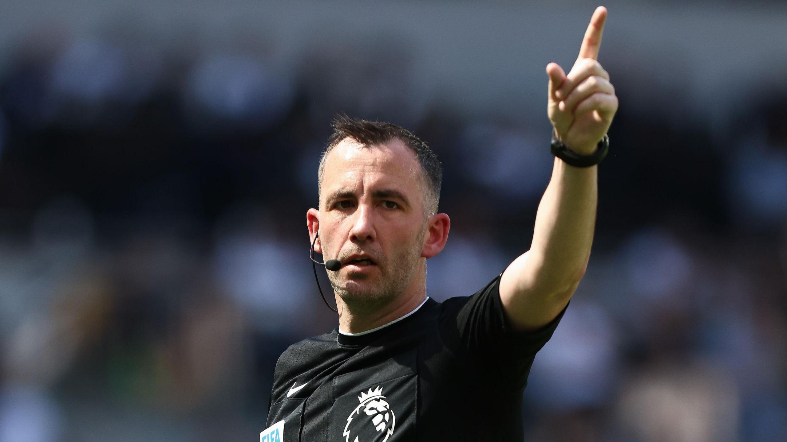 Chris Kavanagh refereeing a game