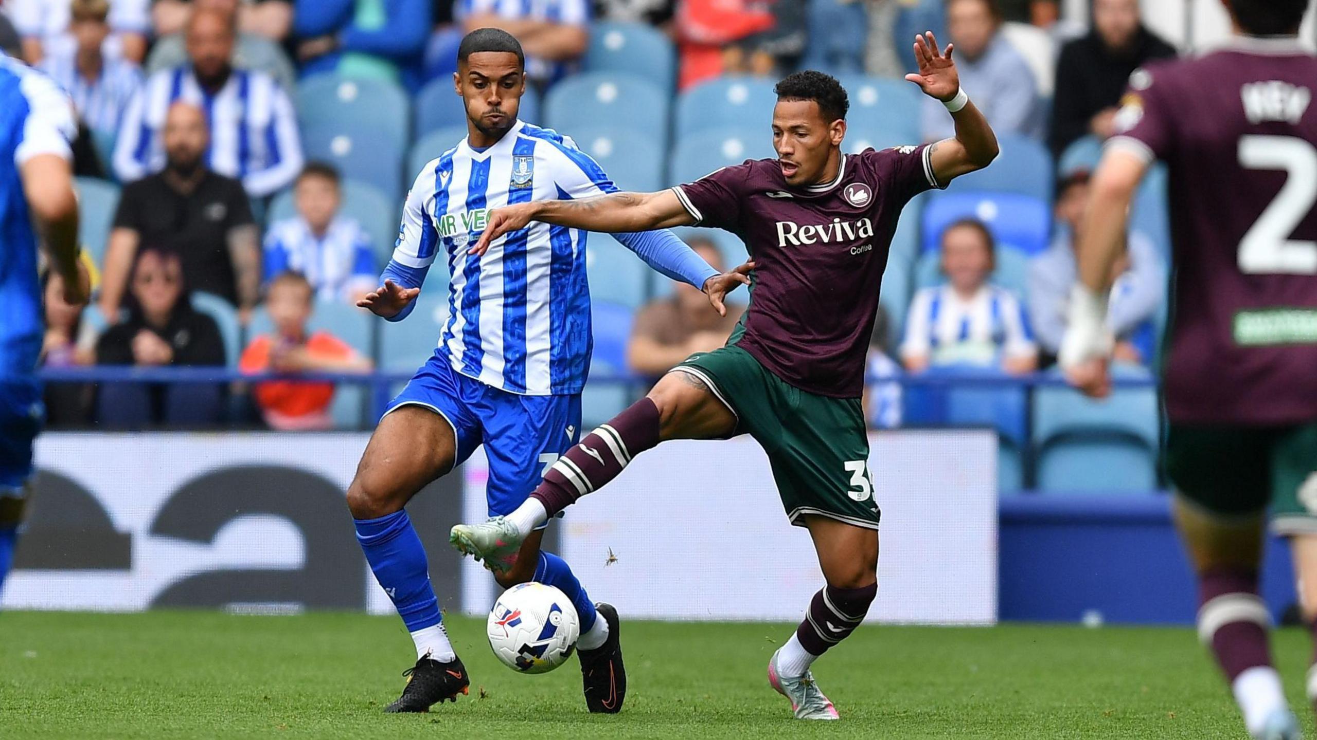 Ronald competes with Max Lowe