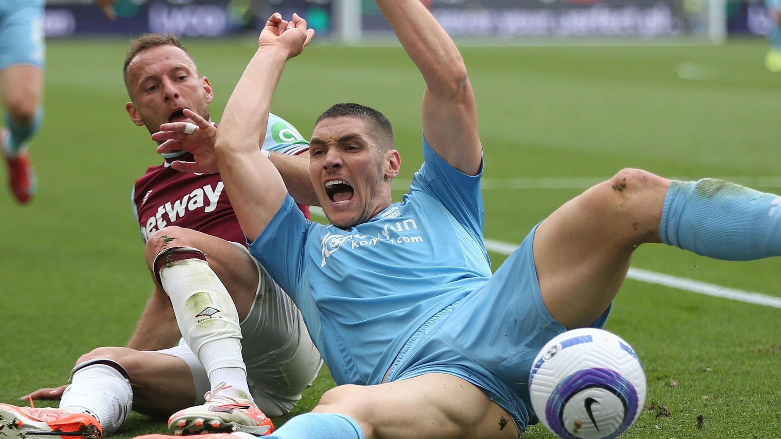 Nikola Milenkovic playing for Nottingham Forest against West Ham