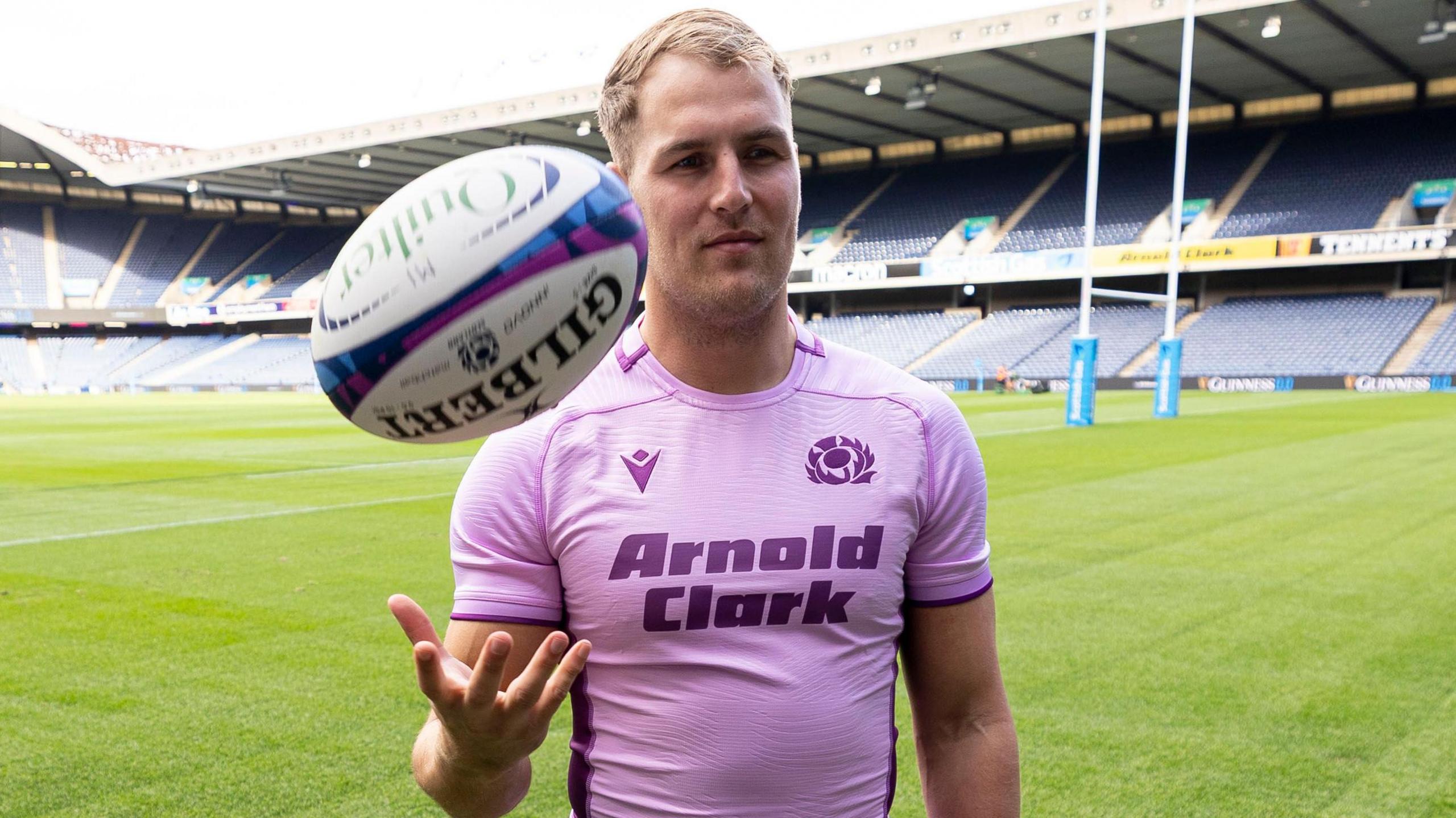 Scotland wing Duhan van der Merwe