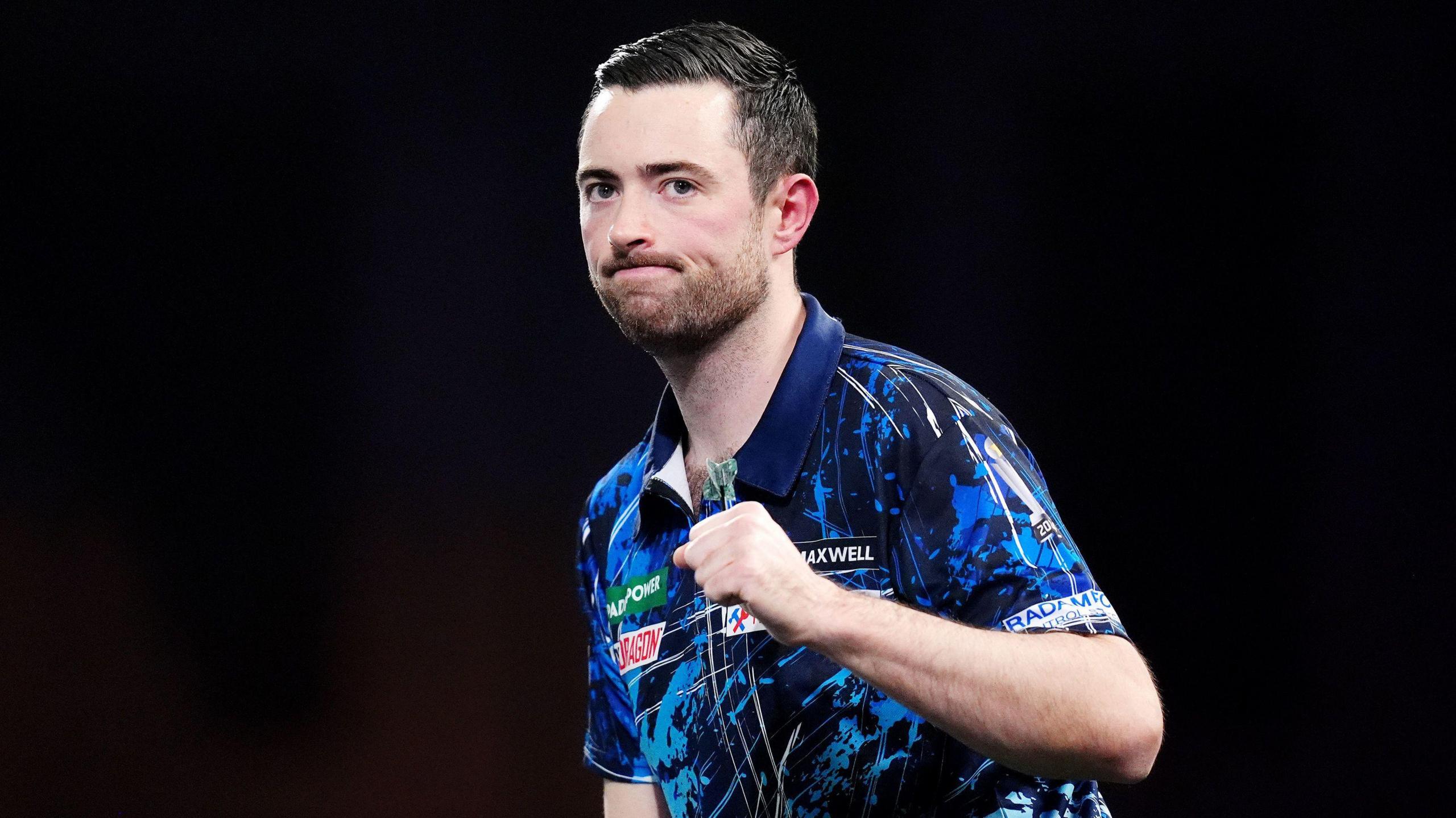 Luke Humphries celebrates winning a leg