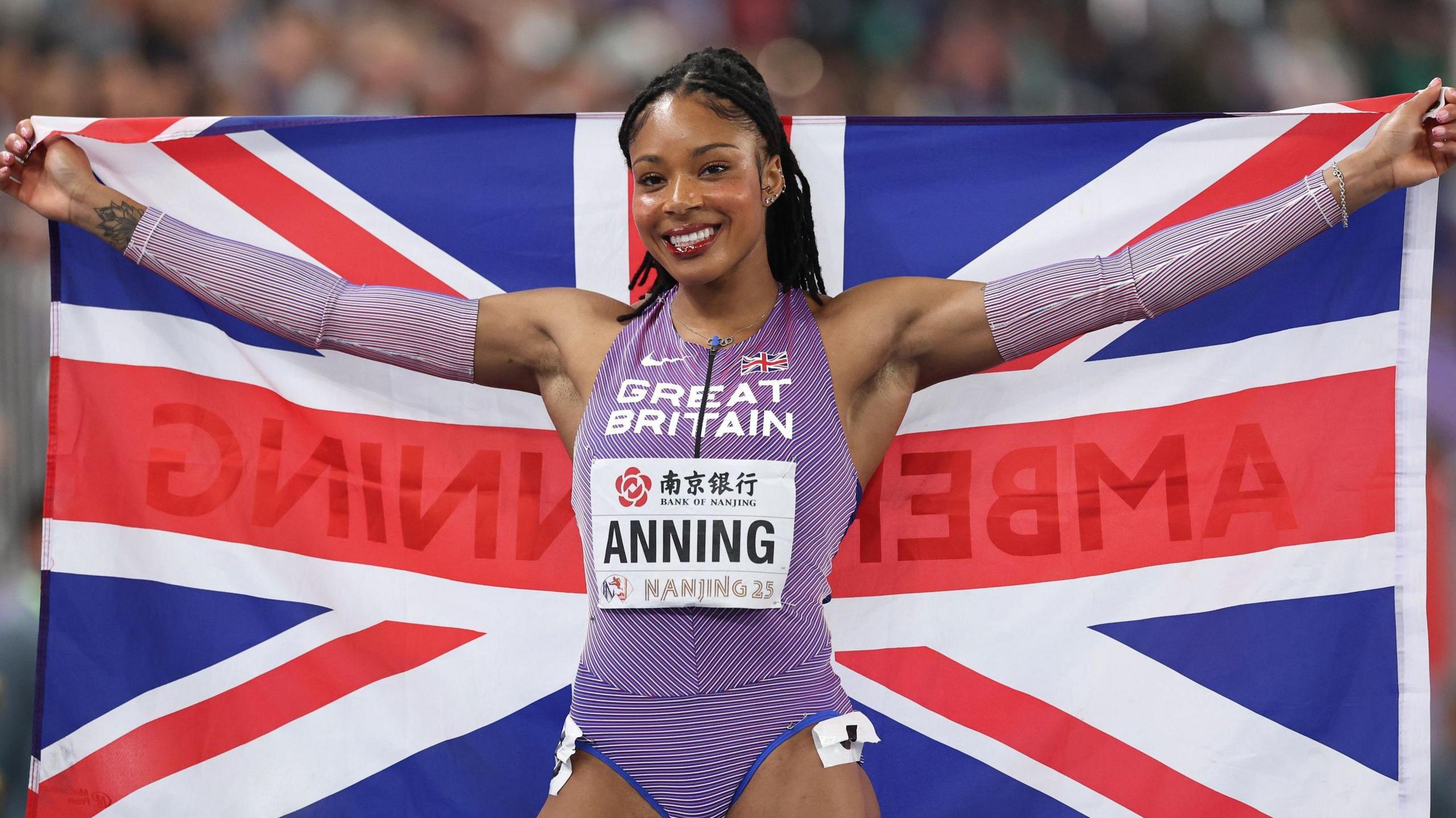 Amber Anning celebrates world indoor gold