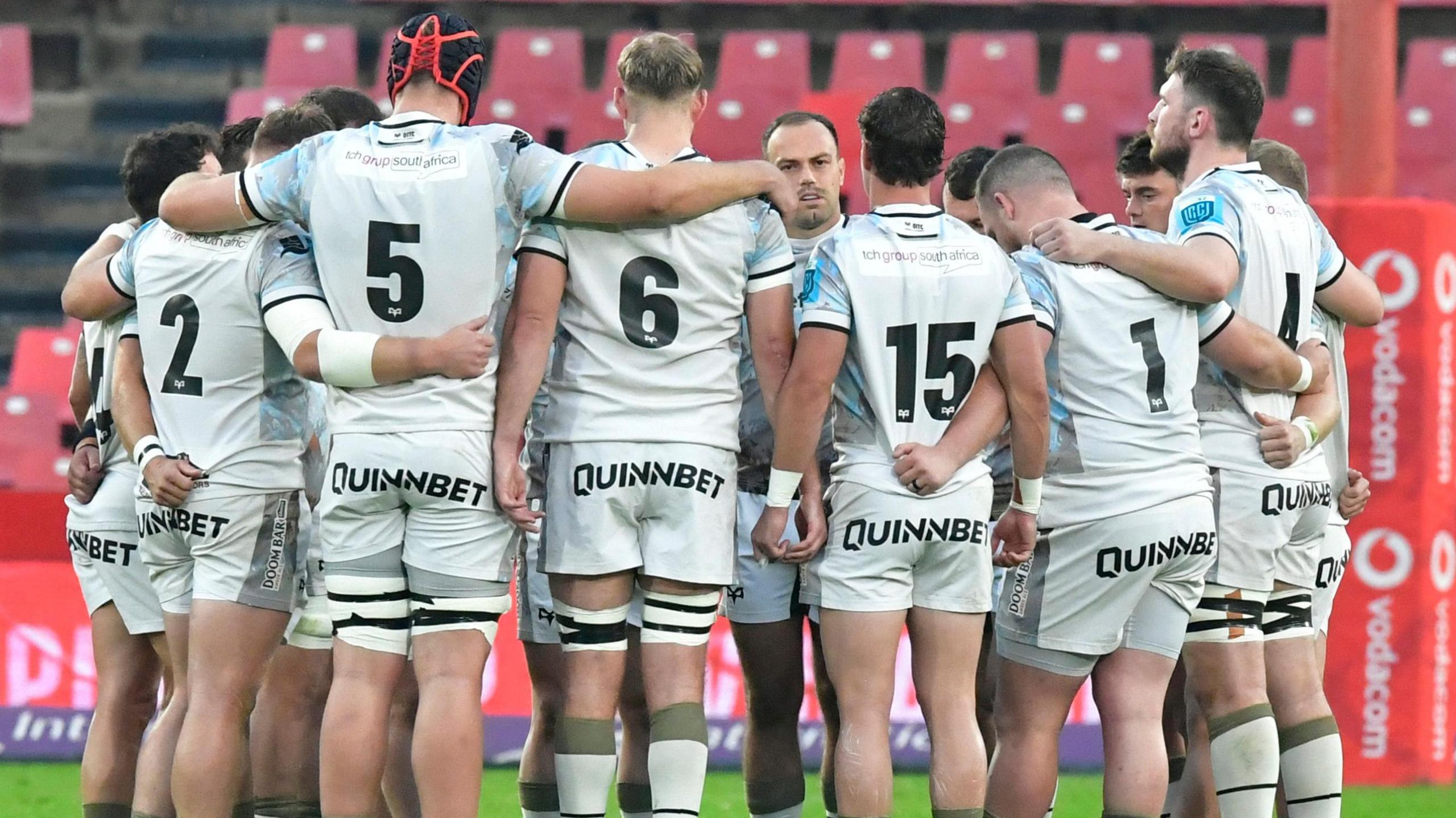 Ospreys players in a huddle