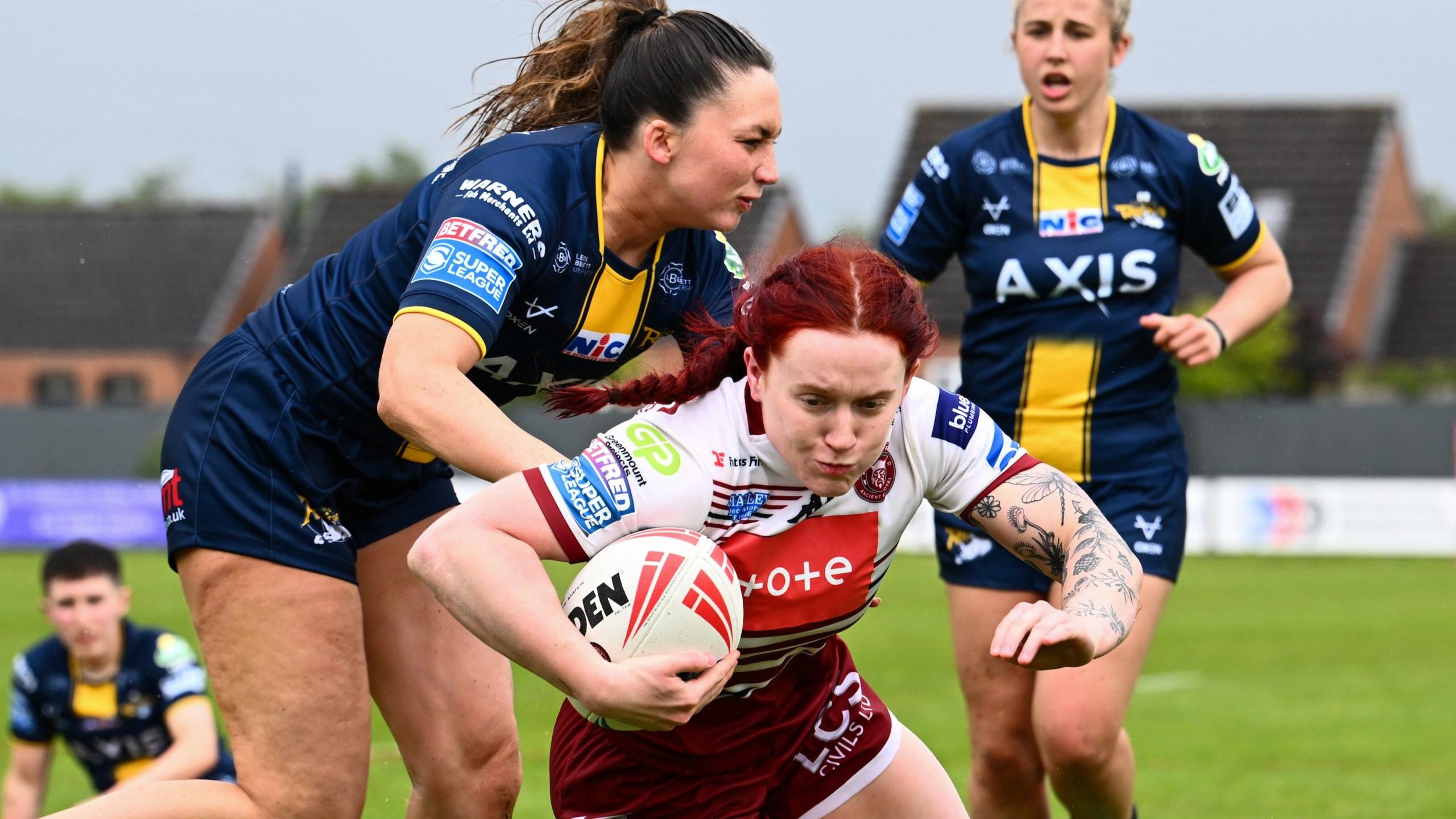 Eva Hunter scores a try for Wigan against Leeds
