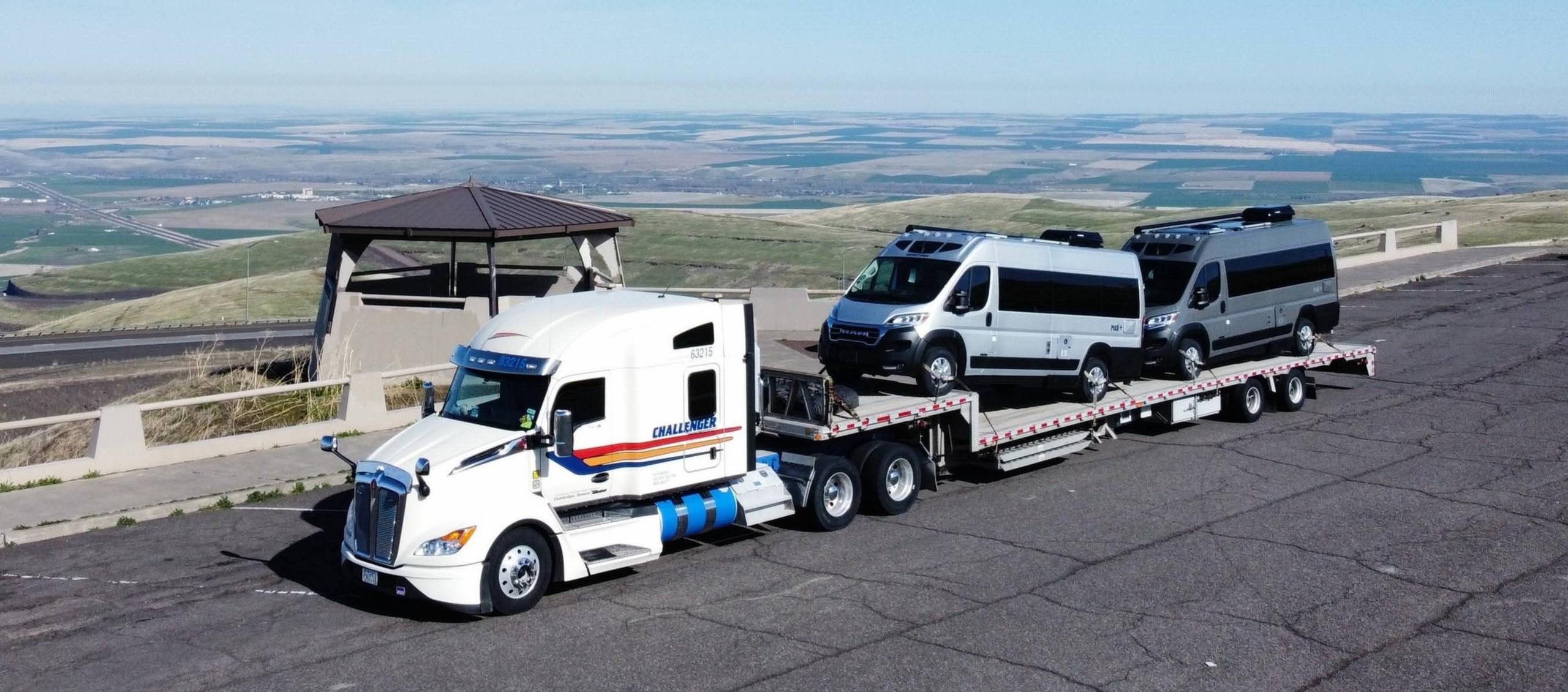 Tryc Cefyn yn cario camperfans