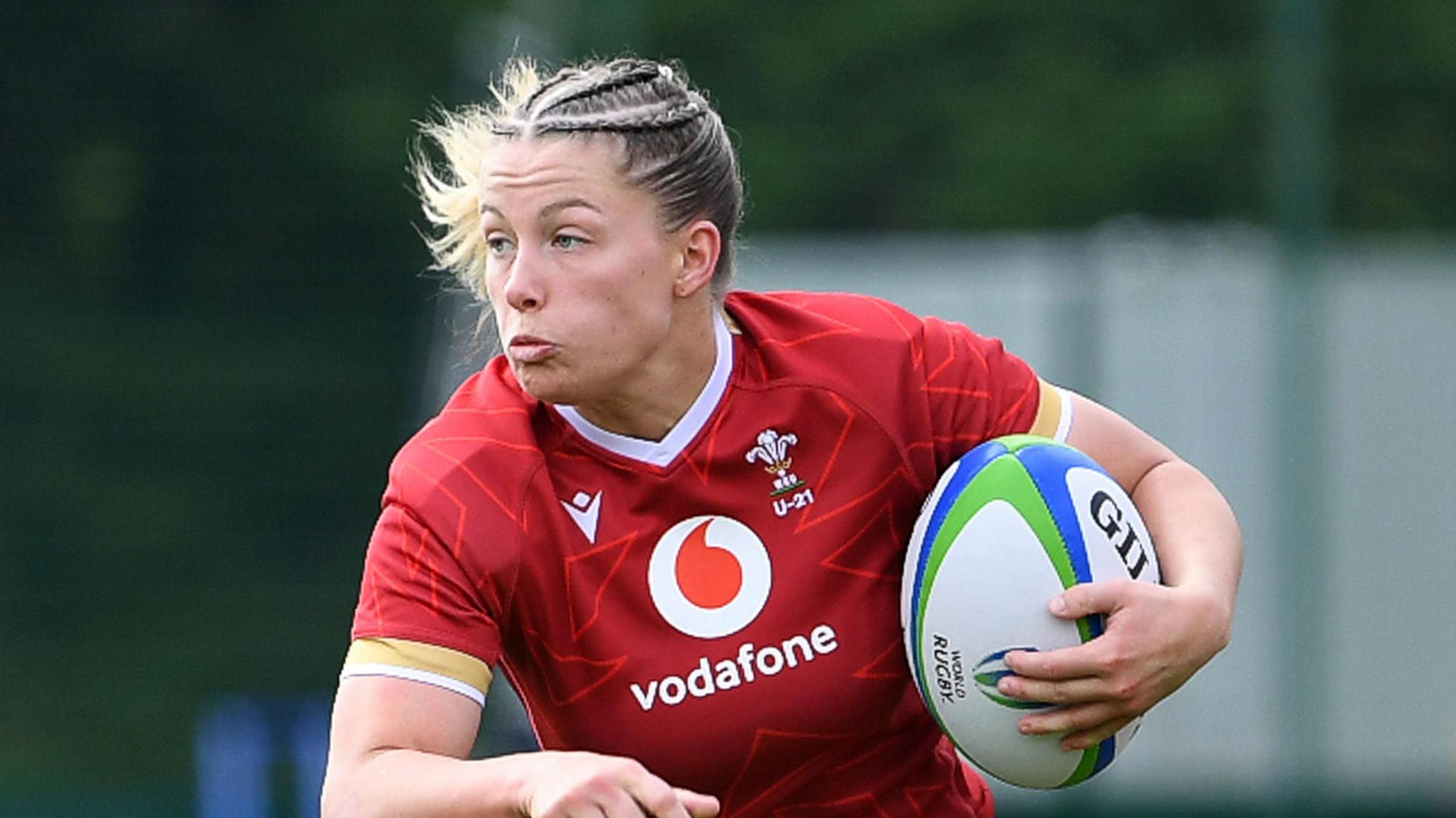 Amy Williams in action for Wales Under-21s