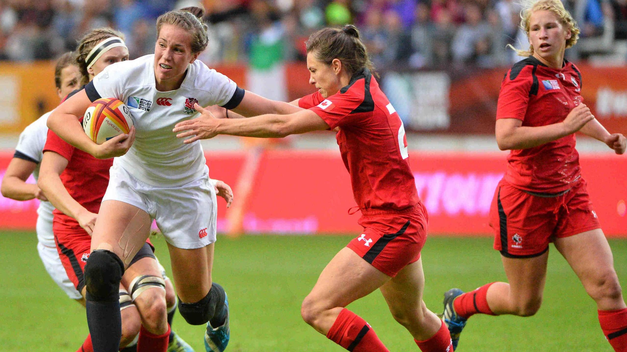 Emily Scarratt carries the ball against Canada in 2014