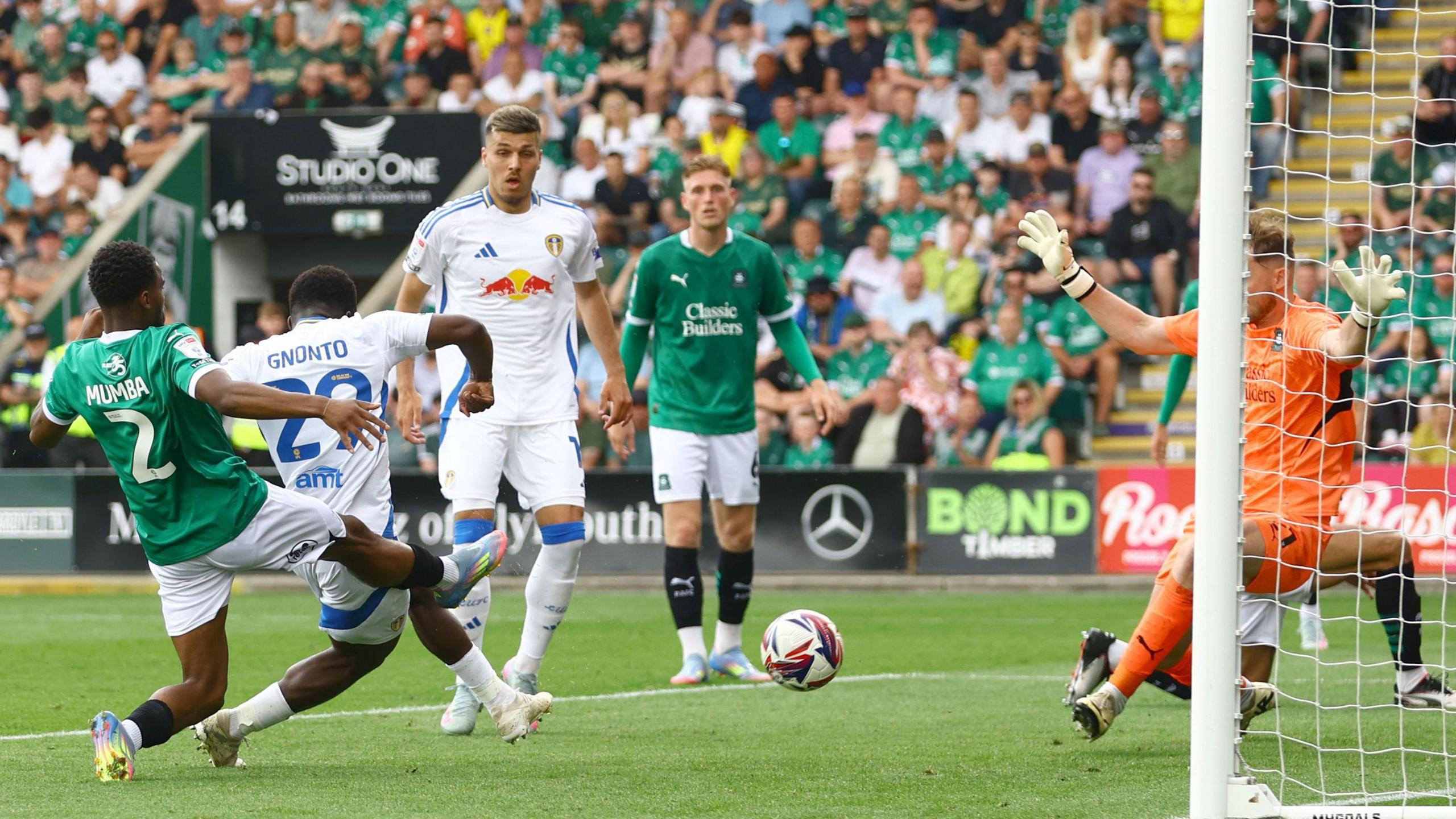 Willy Gnonto scores