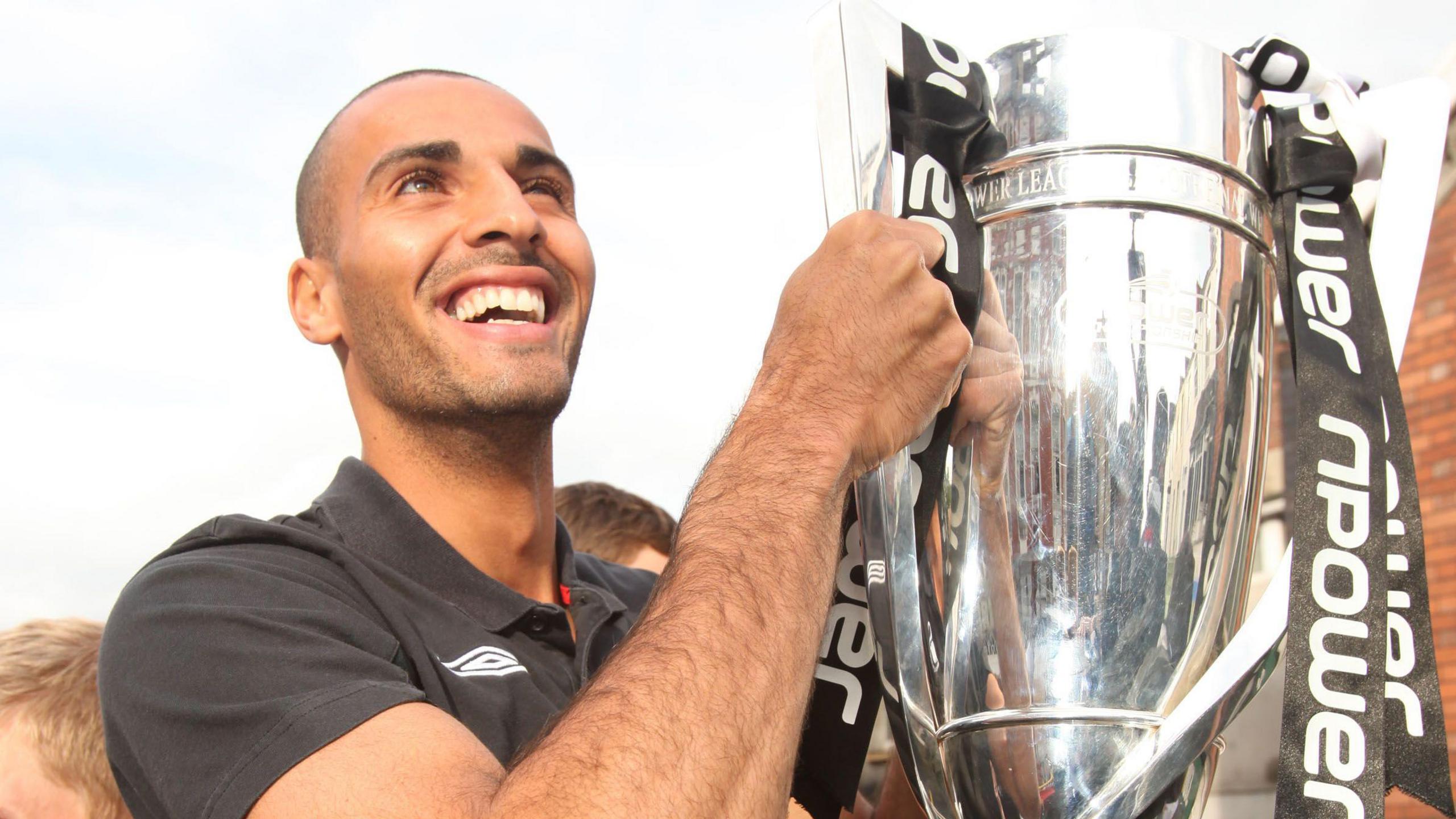 Darren Pratley celebrates promotion in 2011