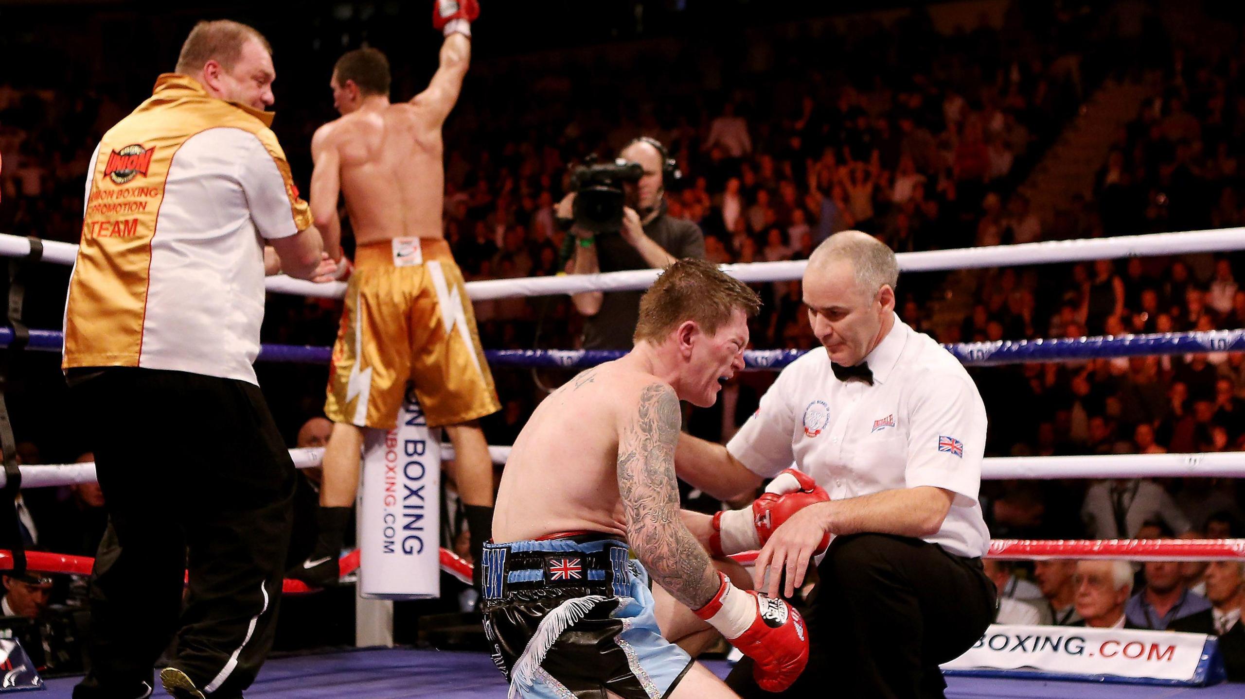 Ricky Hatton loses to Vyacheslav Senchenko
