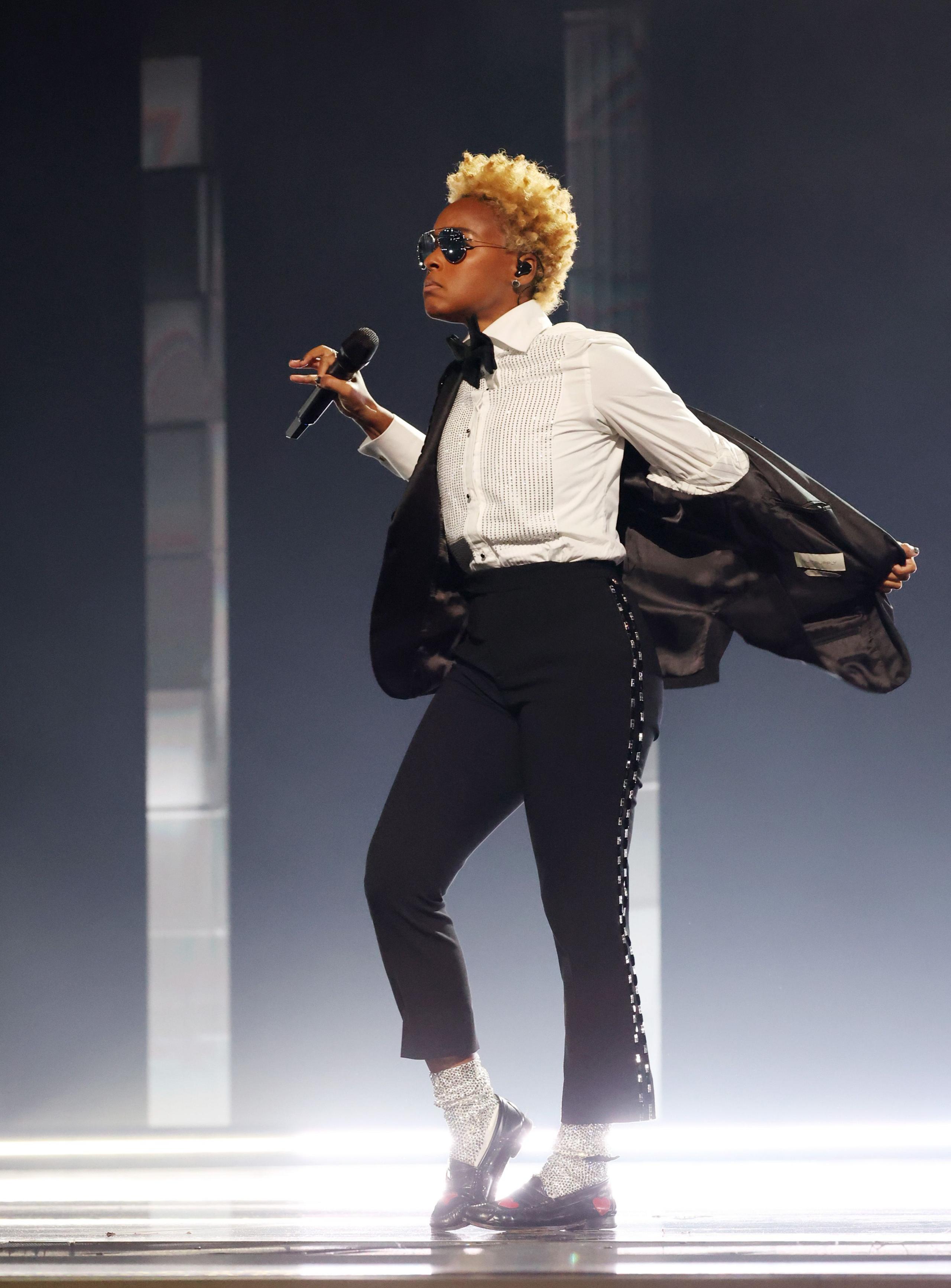 Janelle Monaé moonwalks at the Grammy Awards