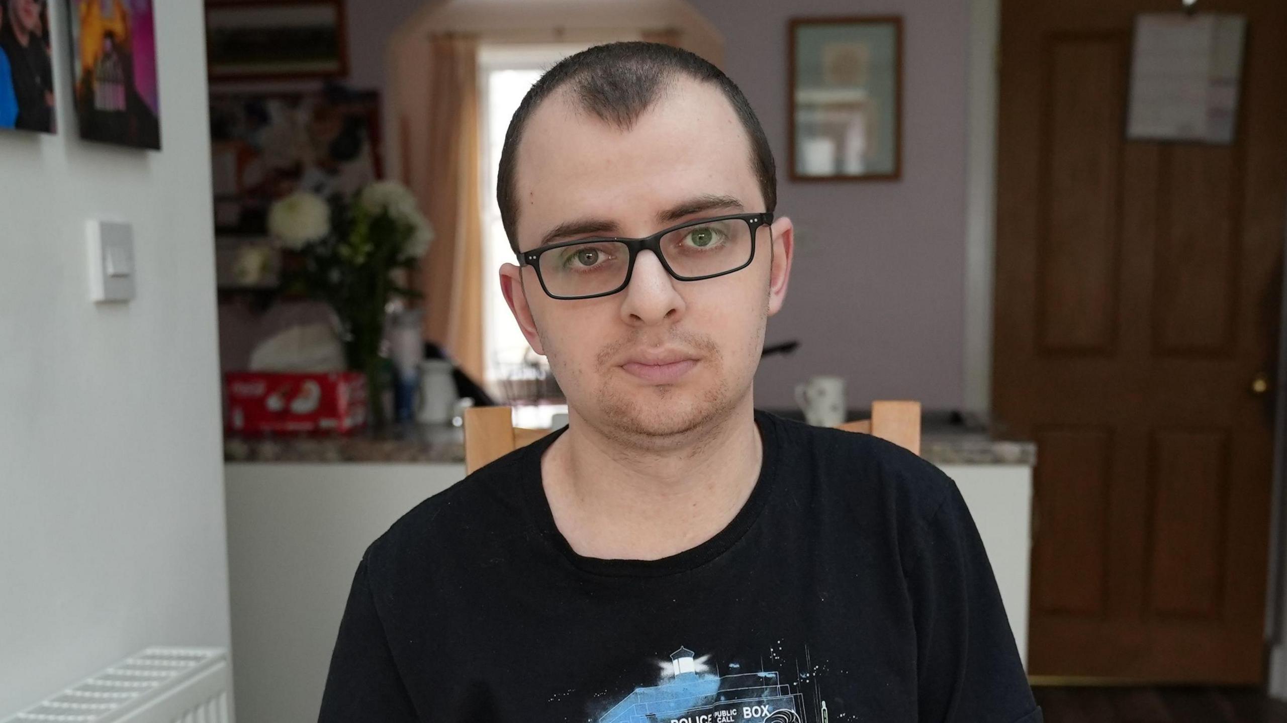 Llun o Noah Herniman yn ei dy 