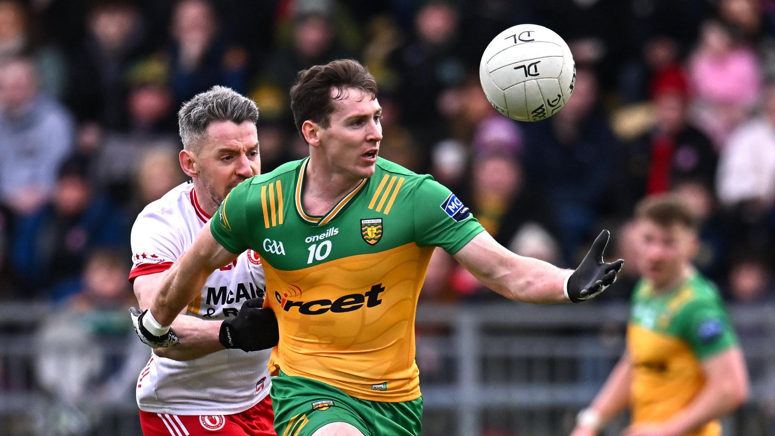 Mattie Donnelly and Jamie Brennan compete for the ball