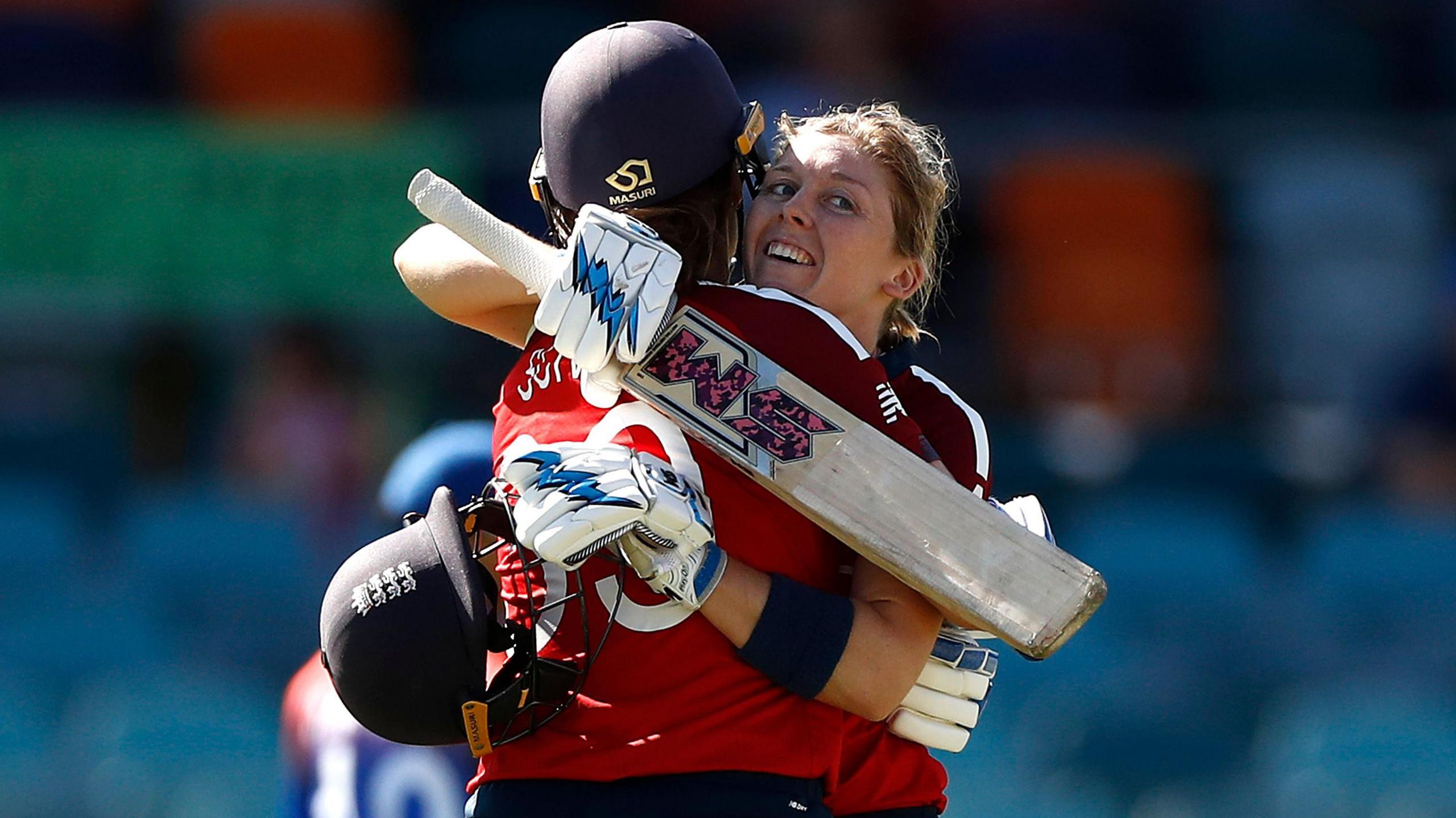 Heather Knight hugs Nat Sciver