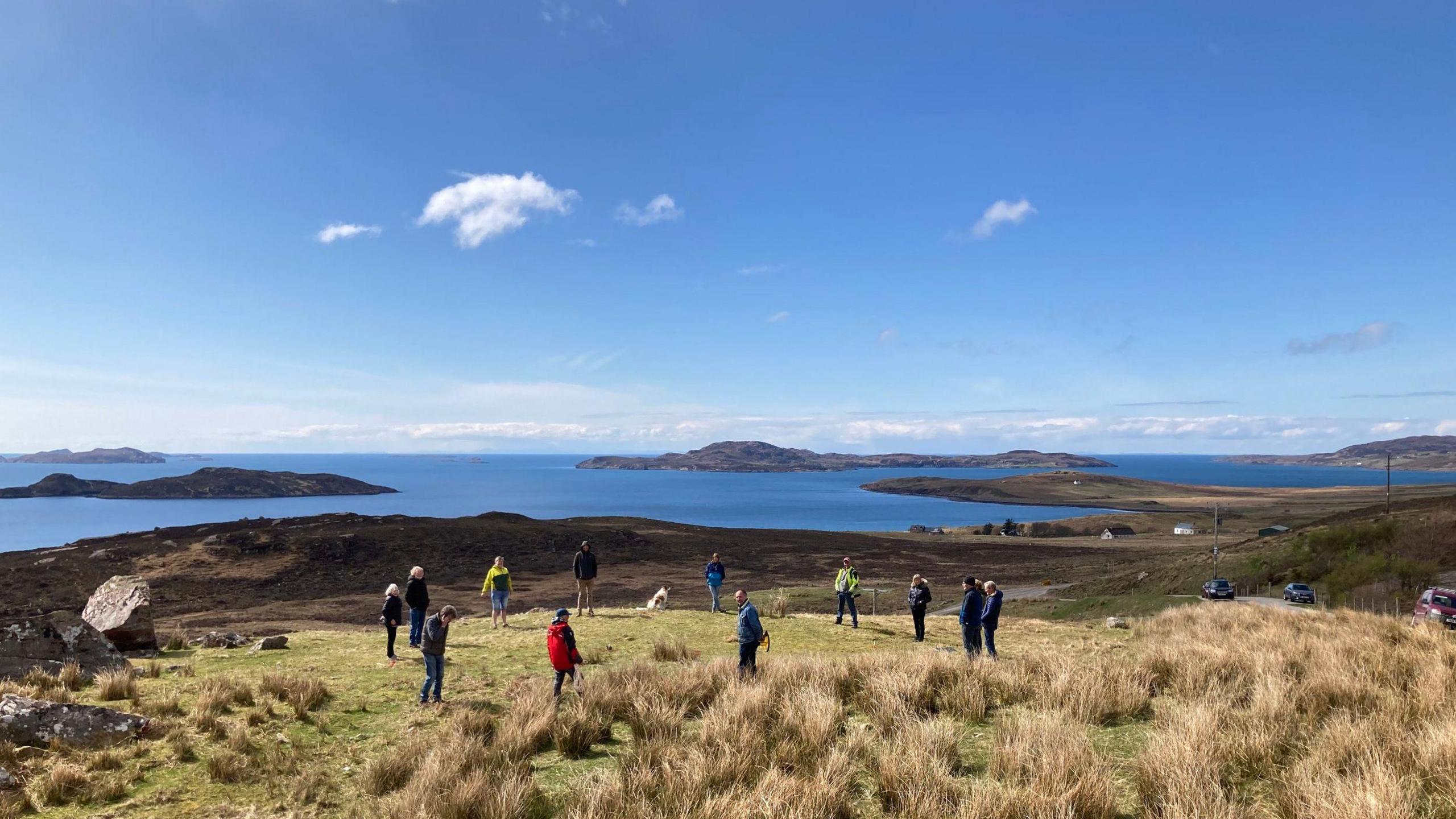 Làrach na carragh-cuimhne ann an Achd an Inbhir