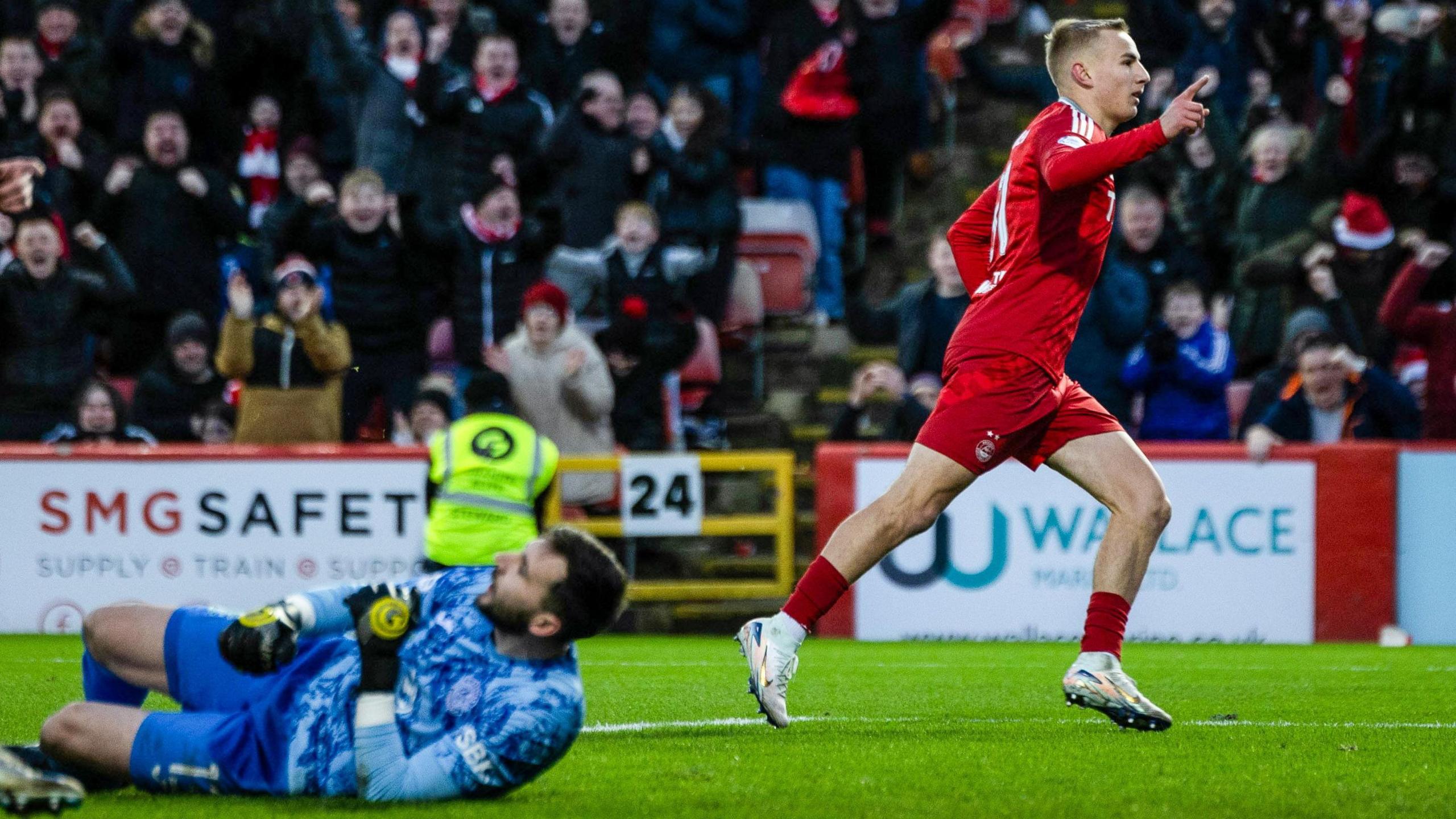 Aberdeen's Topi Keskinen celebrates after scoring against Hibernian