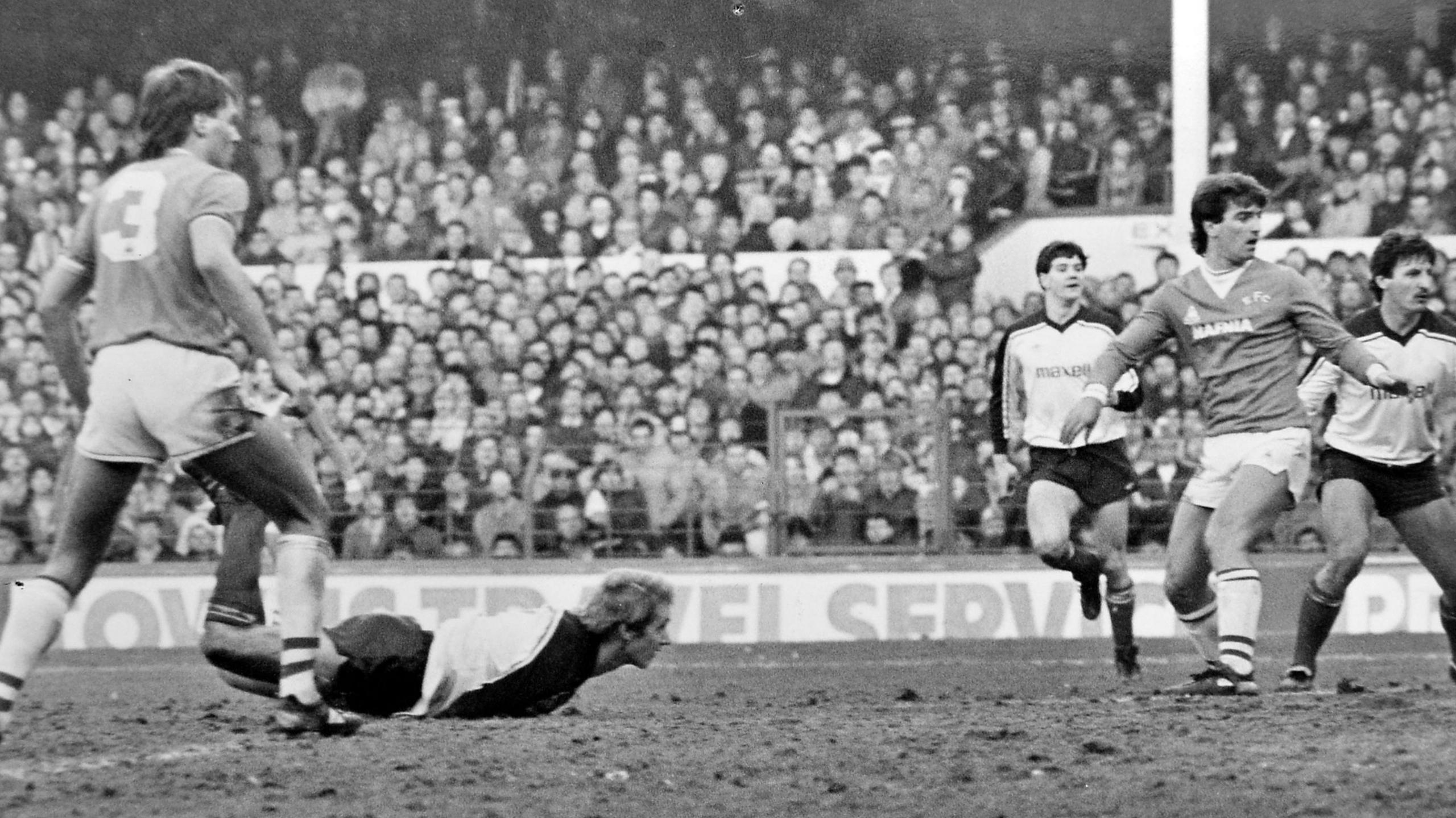 Everton skipper Kevin Ratcliffe turns to watch Paul Mayman's late diving header fly just wide as Pat Van Den Hauwe, Ken McKenna (centre) and Dave Mather look on