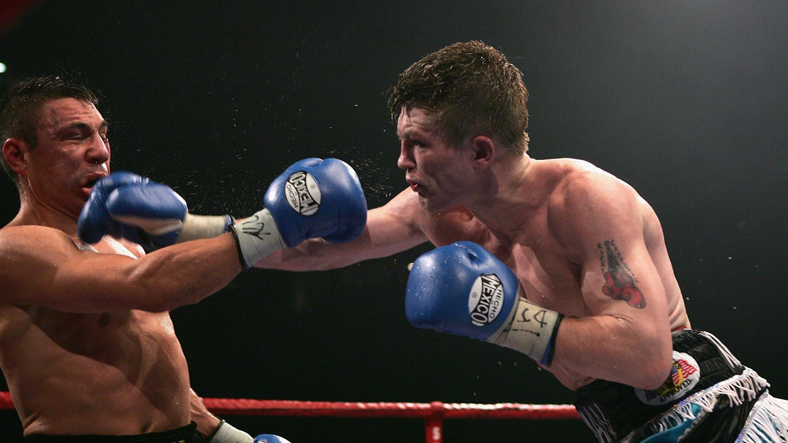 Ricky Hatton punches Kostya Tszyu