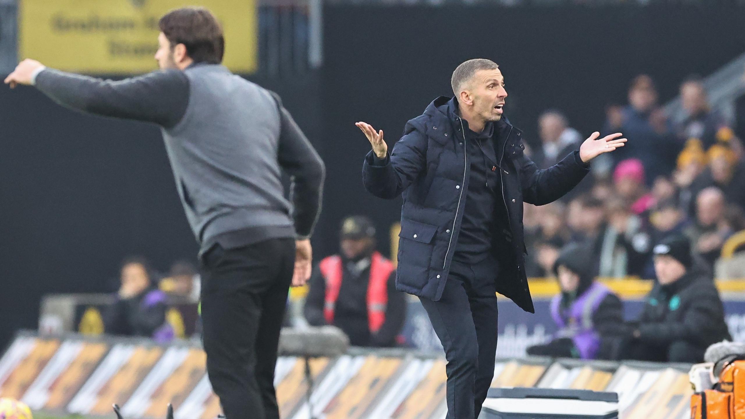 Wolves boss Gary O'Neil and Southampton manager Russell Martin on the touchline