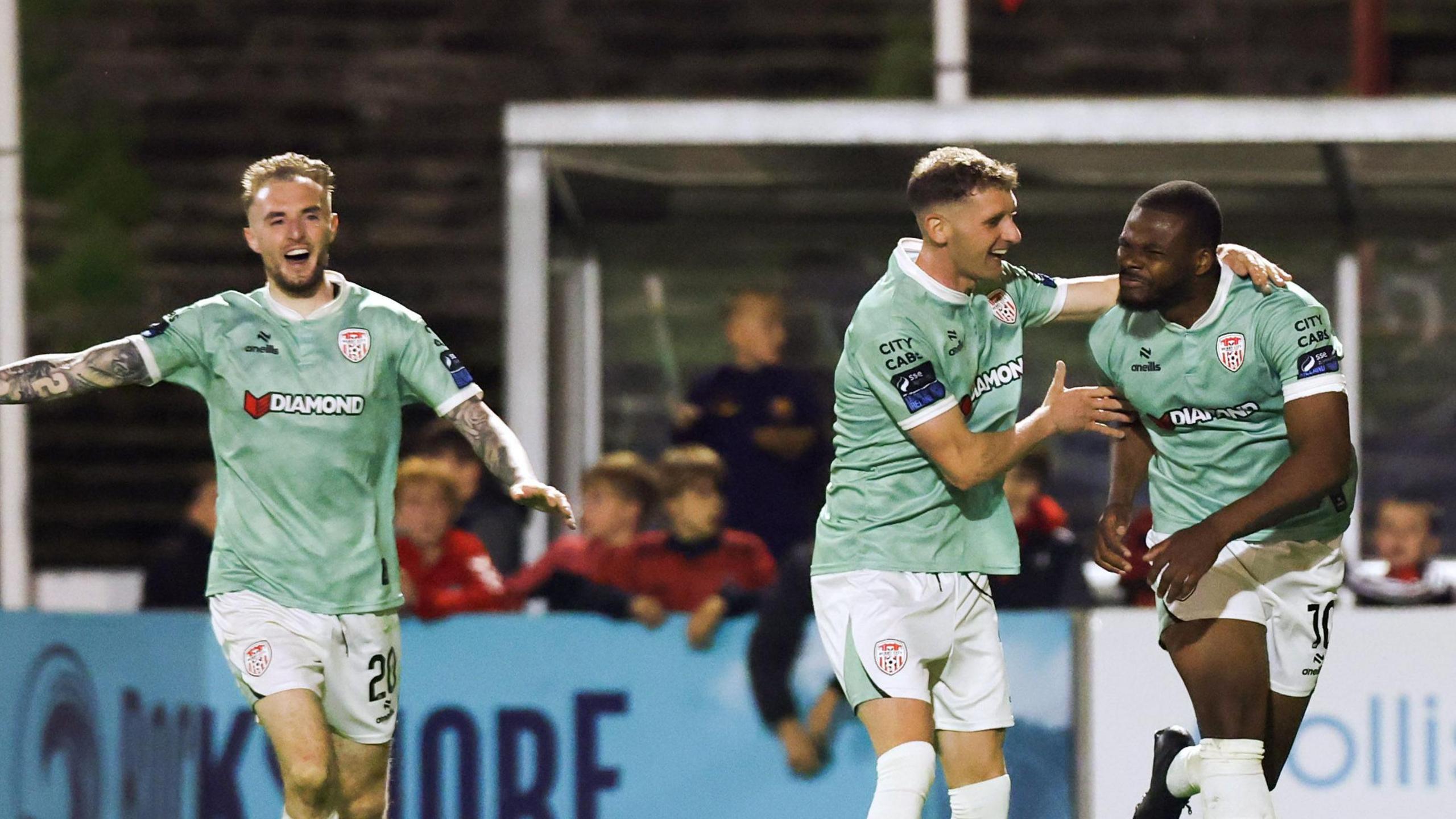 Dipo Akinyemi celebrates his goal 