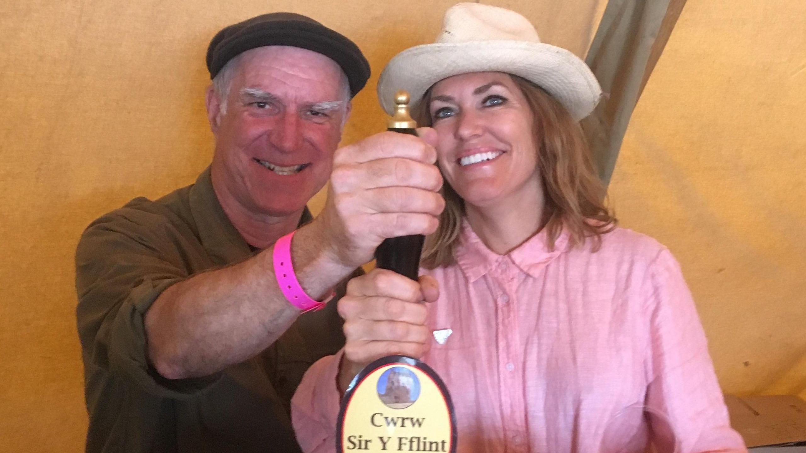 Rhys gyda Cerys Matthews ym Mhenarlag