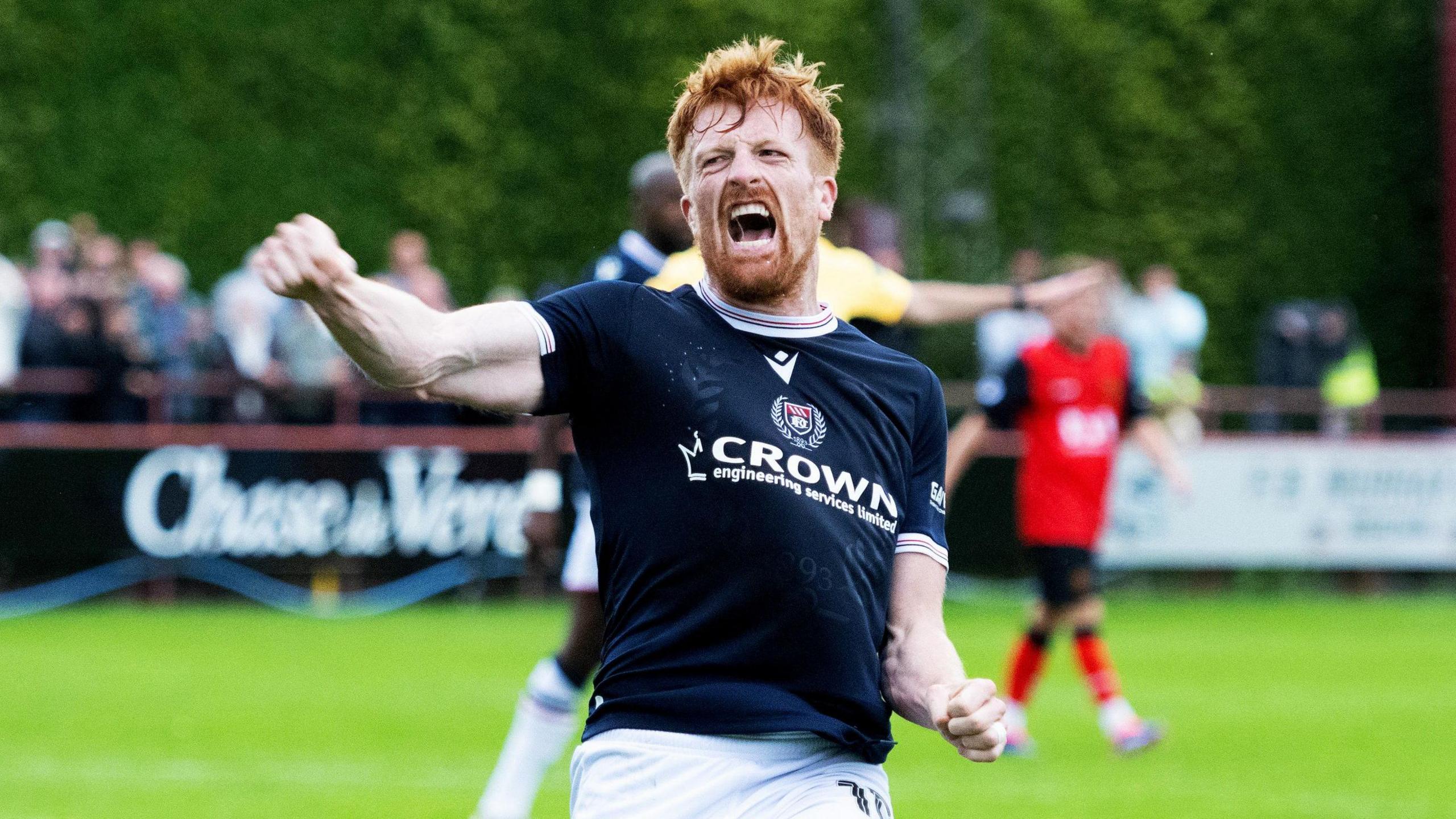 Dundee's Simon Murray celebrates