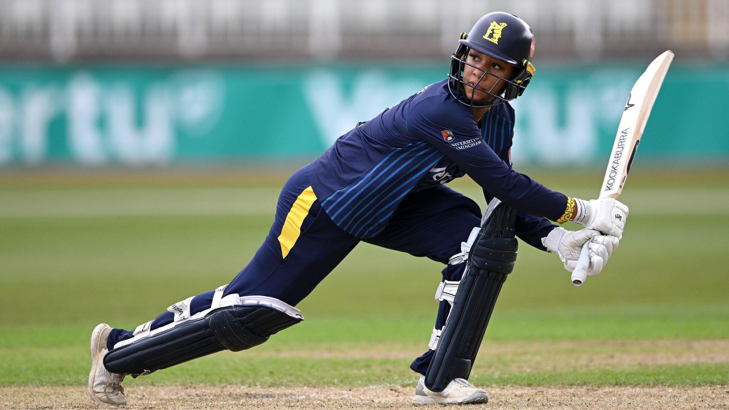 Davina Perrin batting for Warwickshire