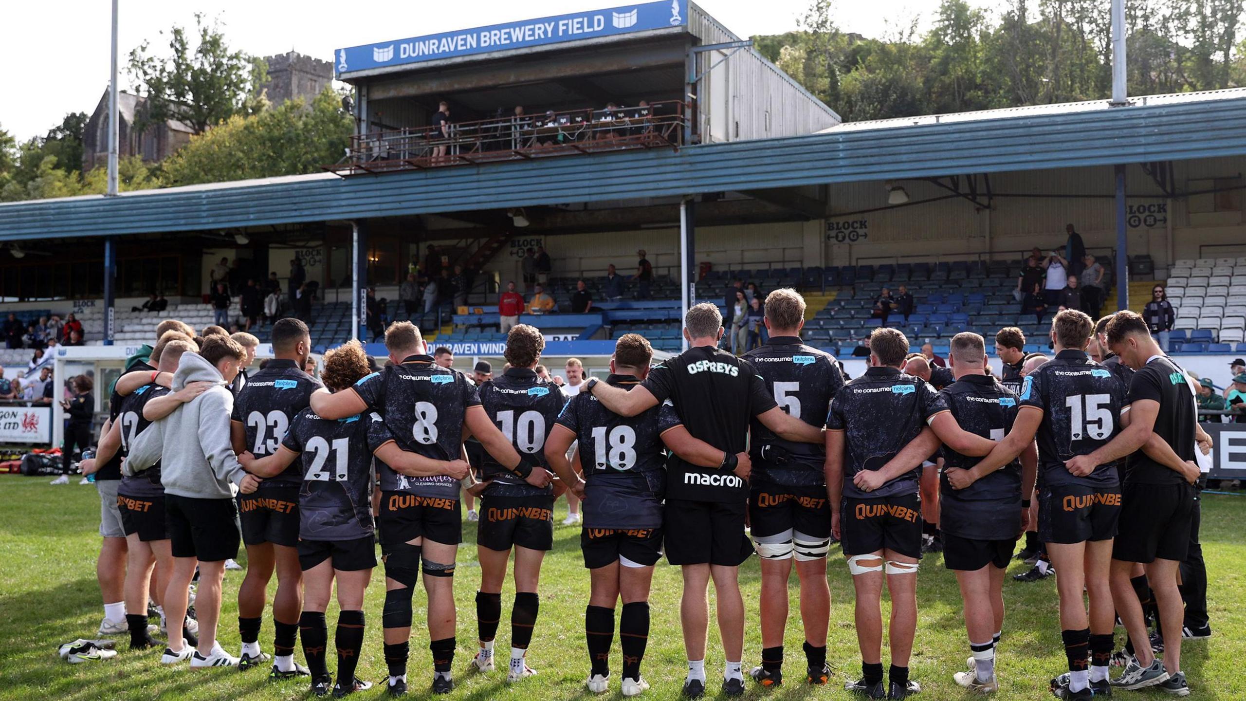 Ospreys players in a huddle