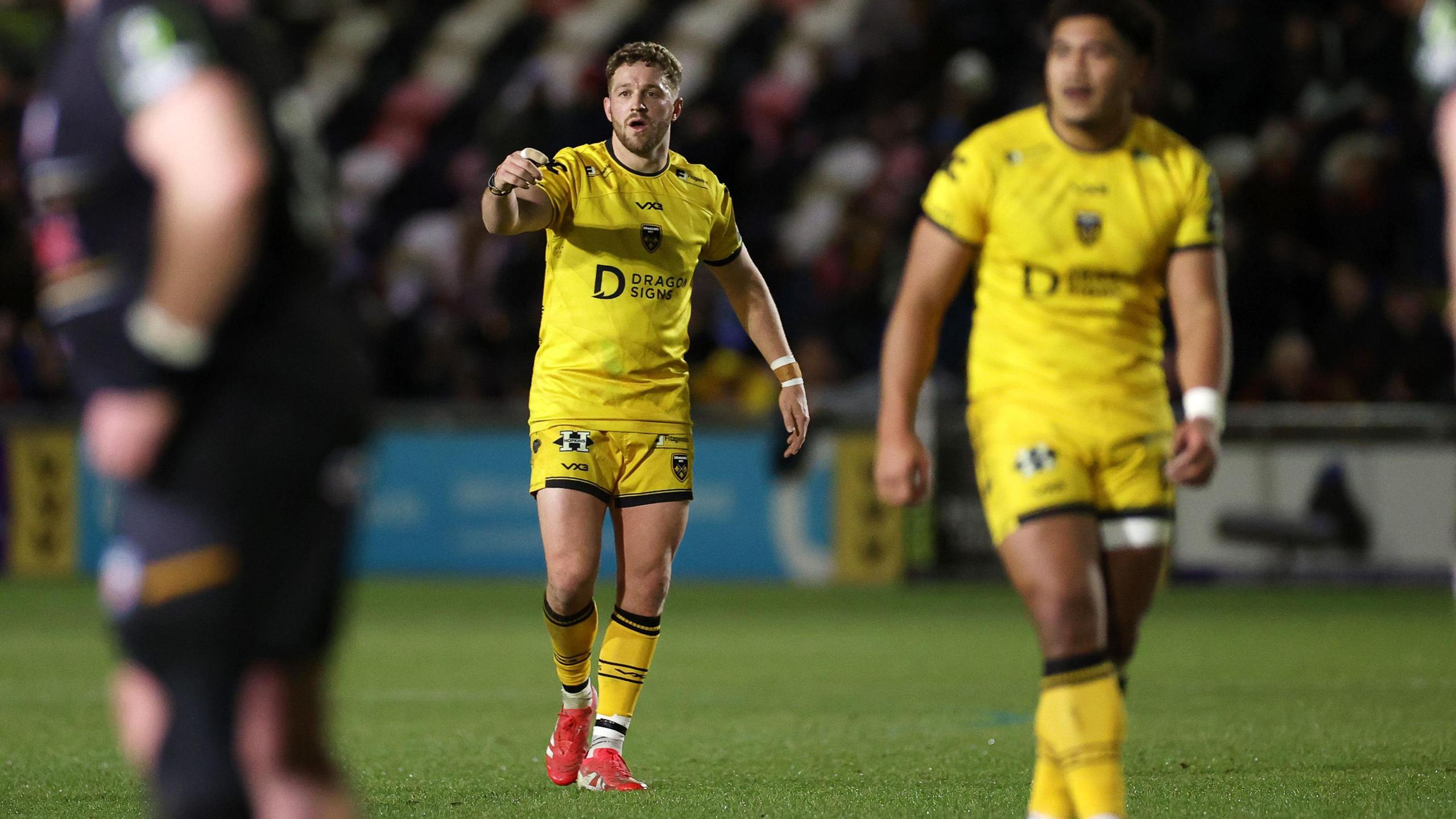 Angus O'Brien gives instructions for Dragons against Newcastle